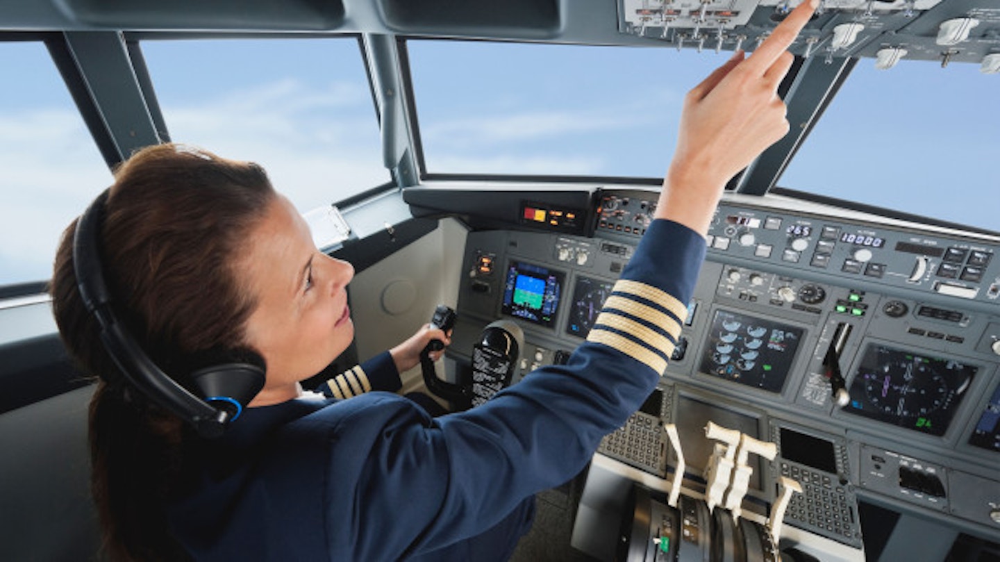 The passenger help the co-pilot land the plane safely