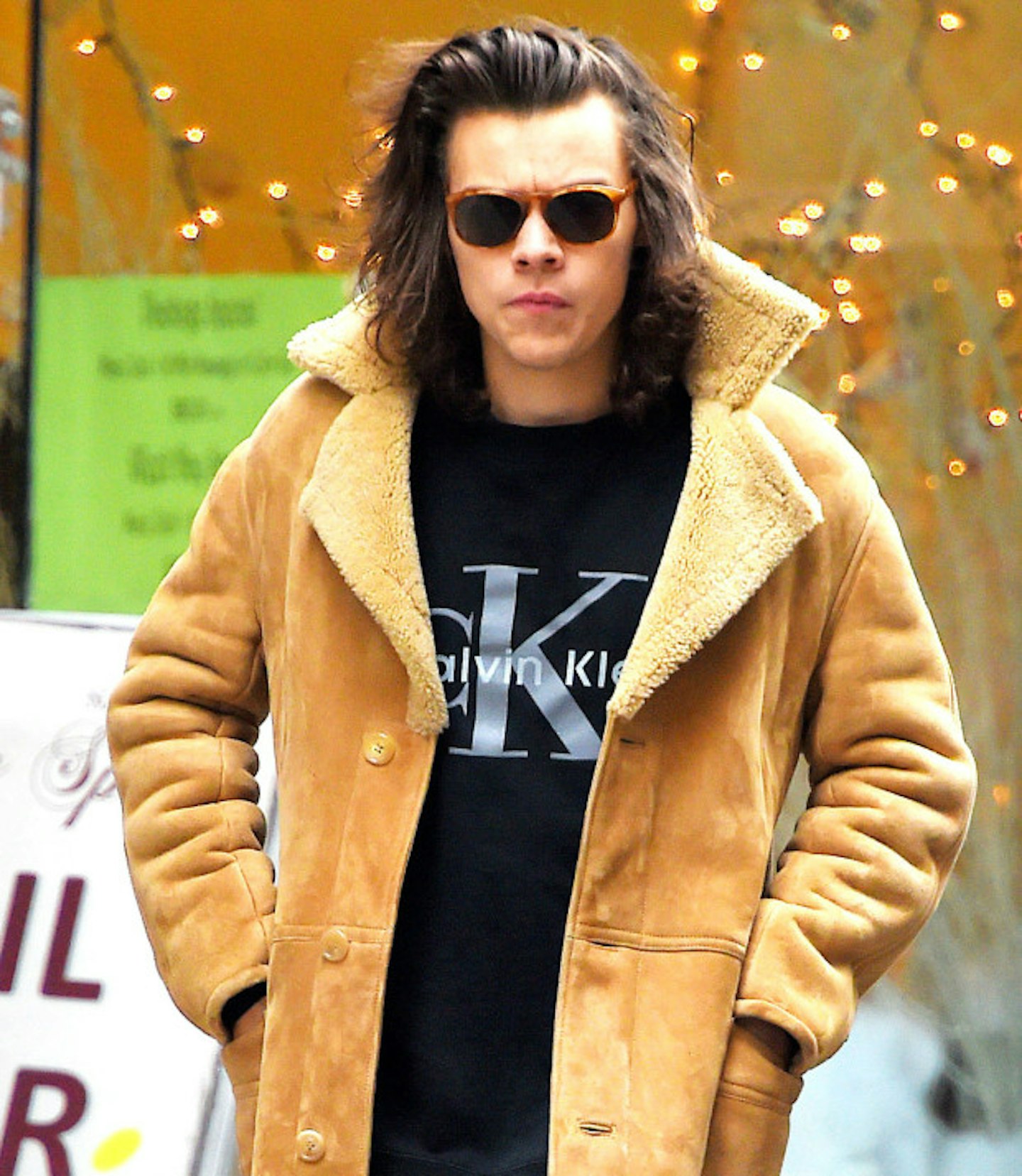 harry-stylers-brown-coat-sunglasses