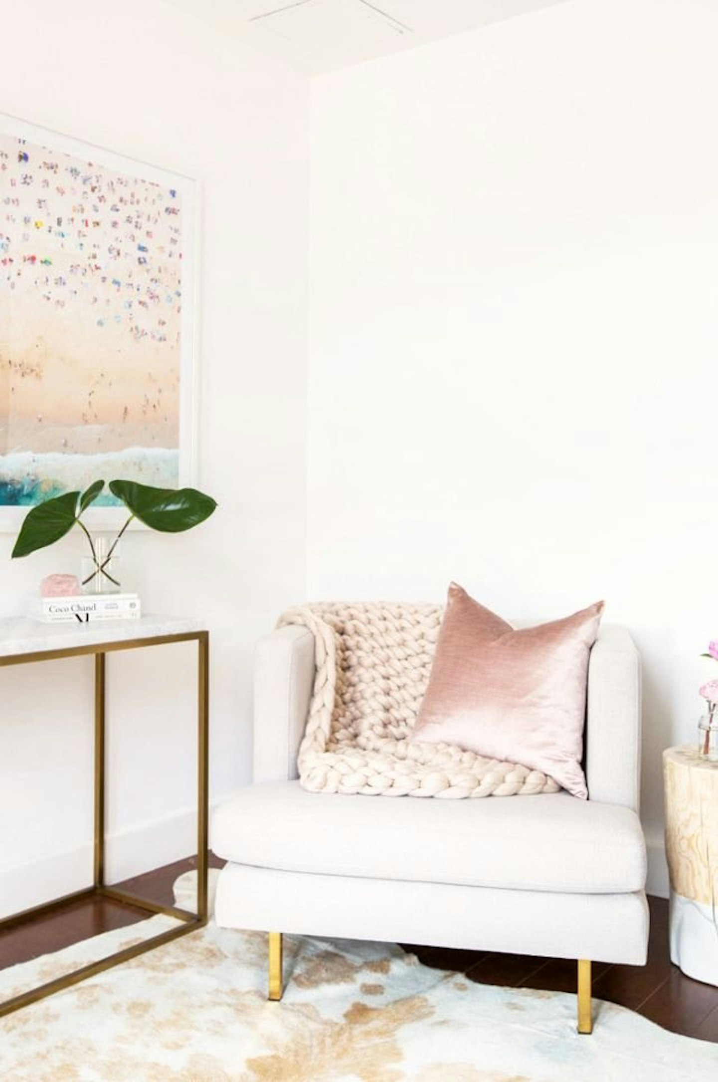 Millenial-Pink-Accents-Interior-Design-Pinterest-Inspiration-Cushions