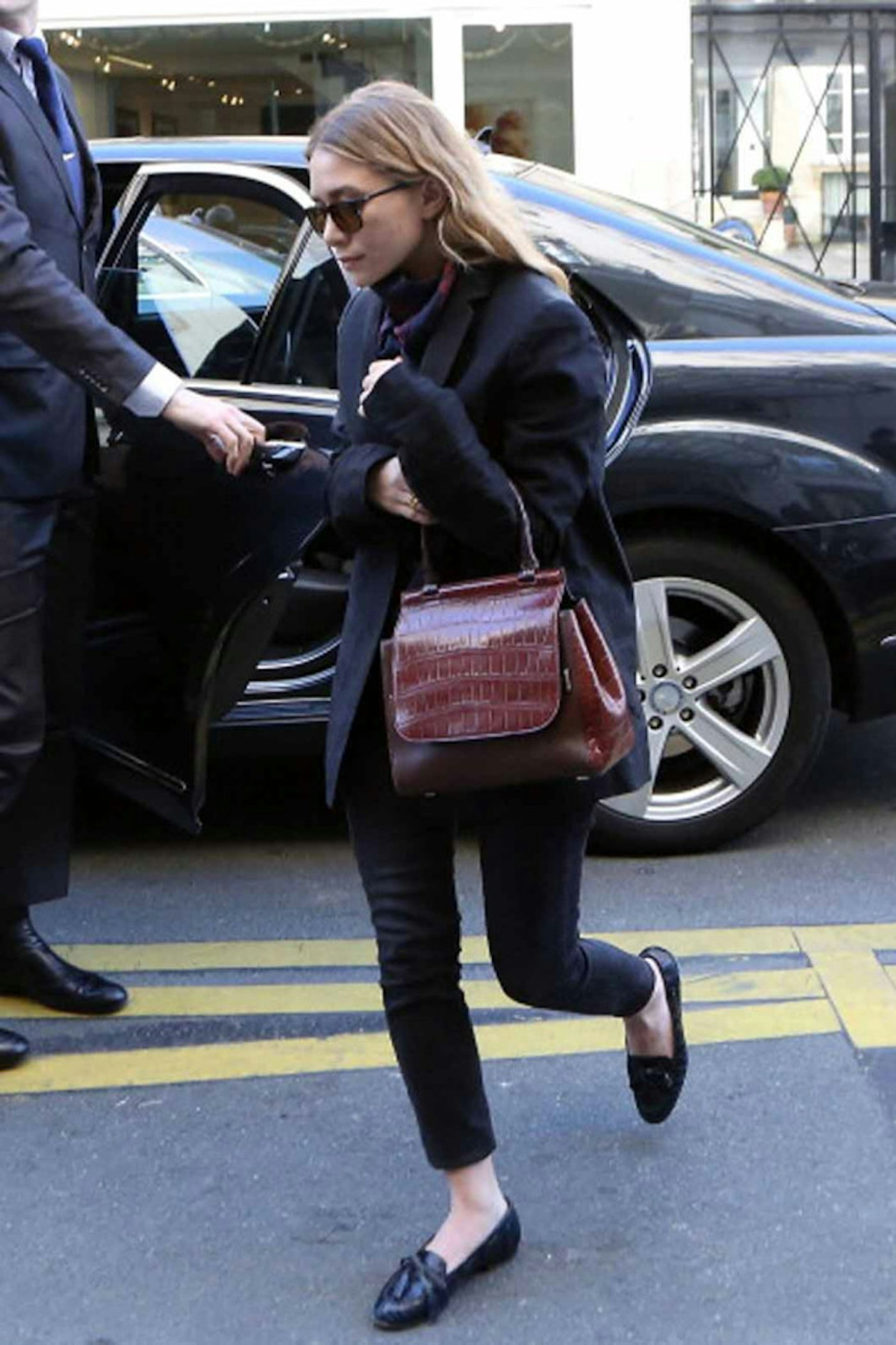Ashley Olsen style 2014 snakeskin bag black blazer jeans