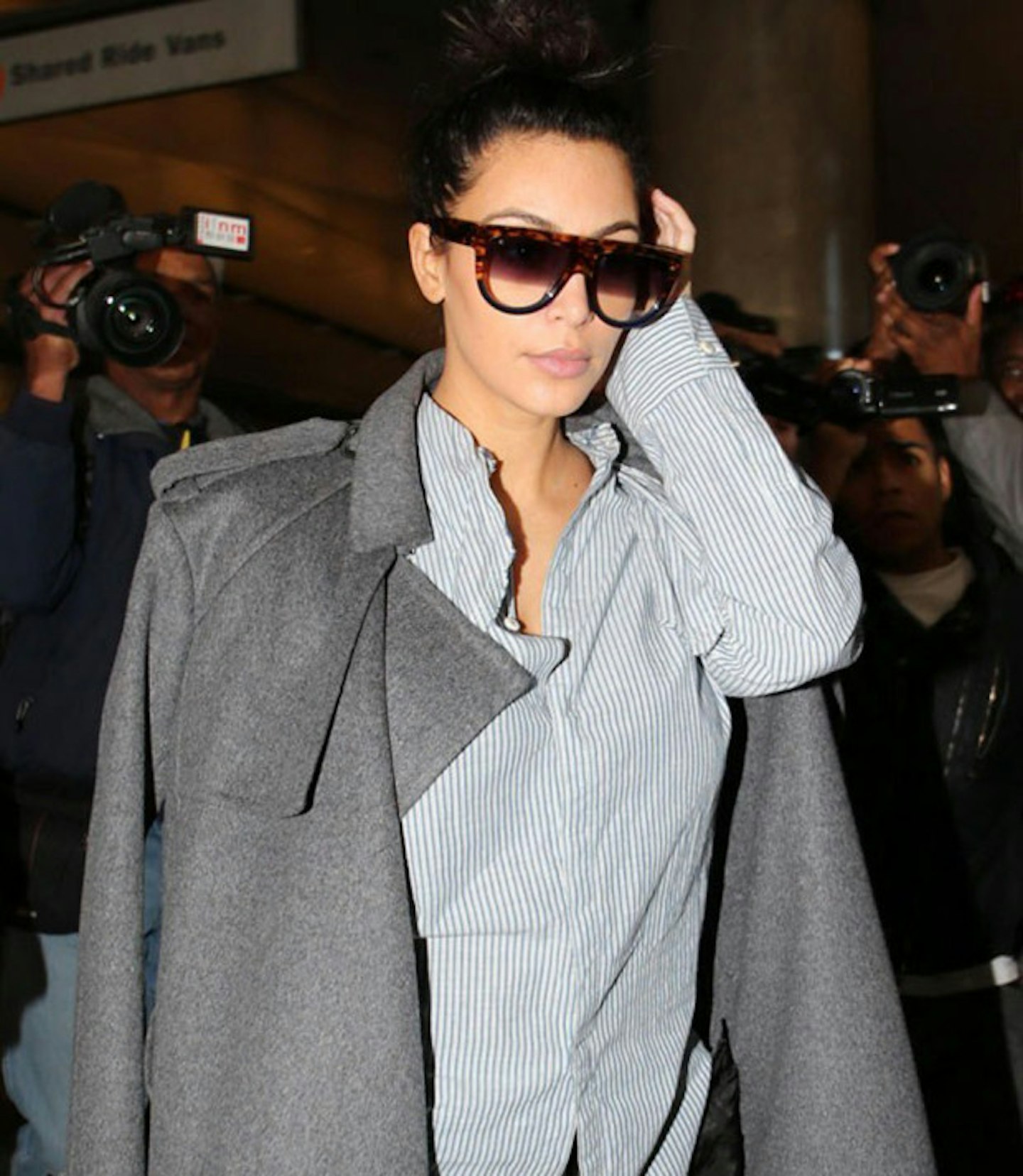 kim-kardashian-sunglasses-grey-coat
