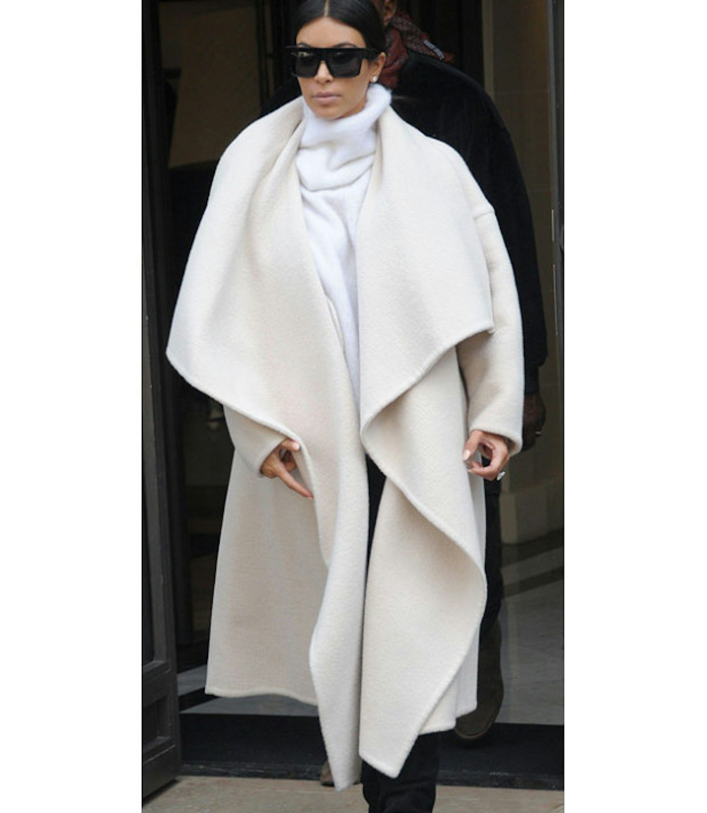 kim-kardashian-big-coat