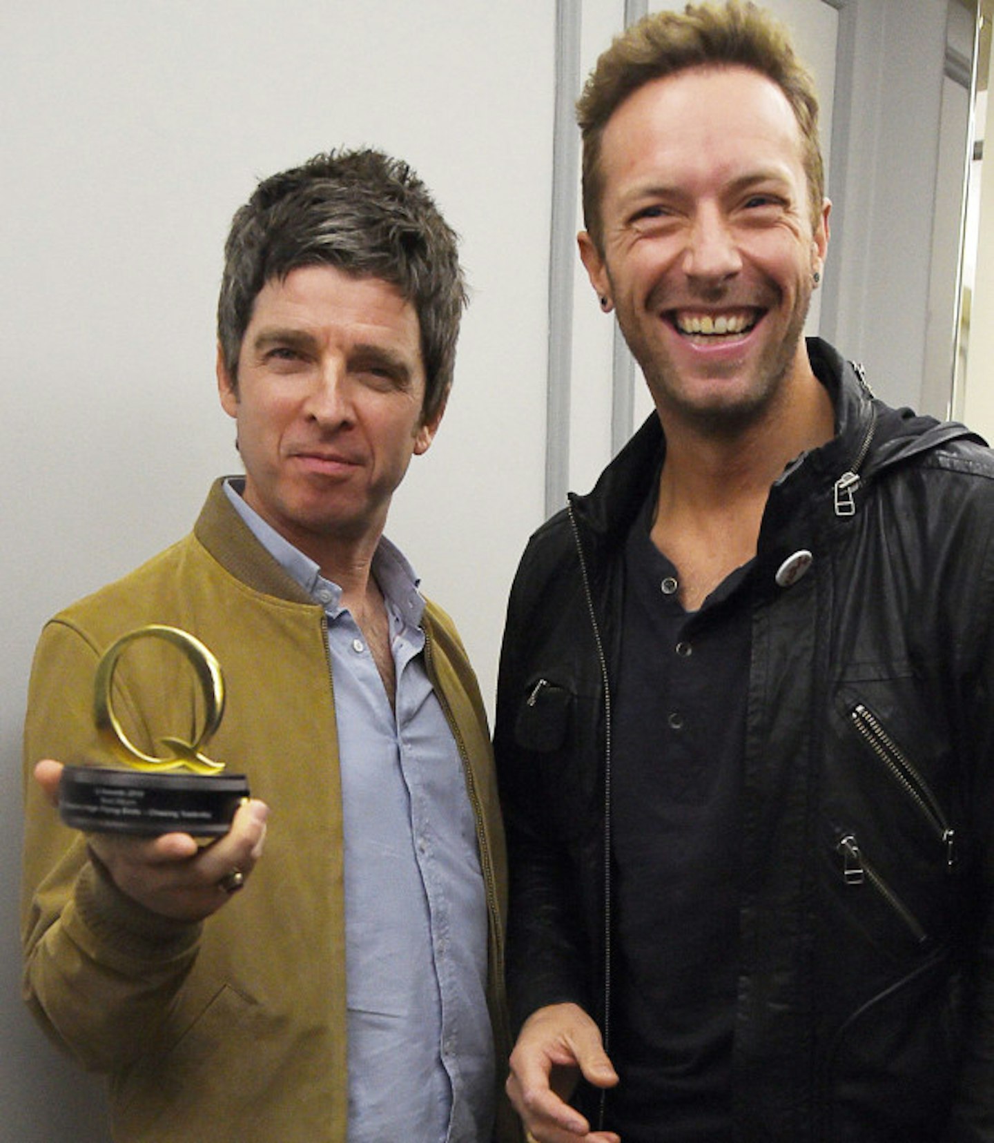 Noel Gallagher and Chris Martin havin a right old laugh