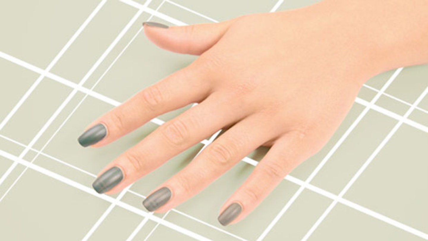 Here's How To Do This Totally Autumnal Green Checked Nail Art