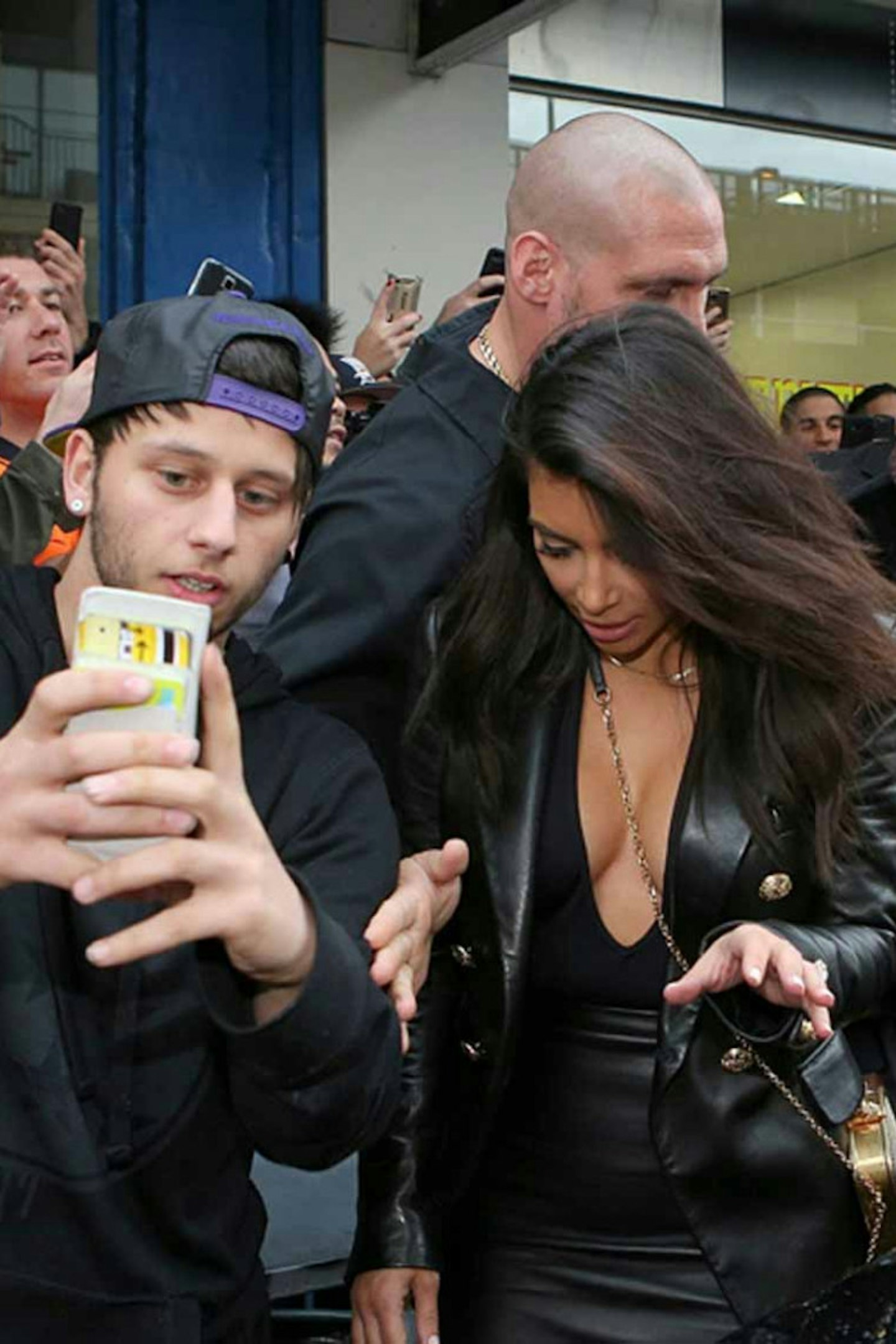 celeb selfie bomb 17