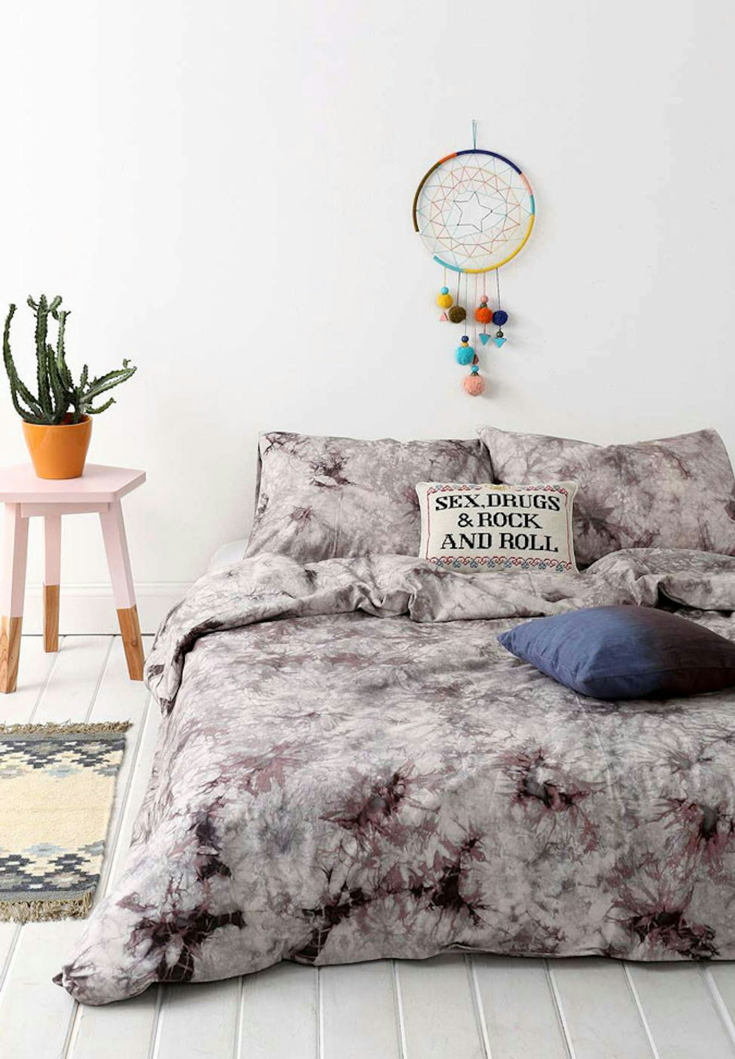 how to decorate your room