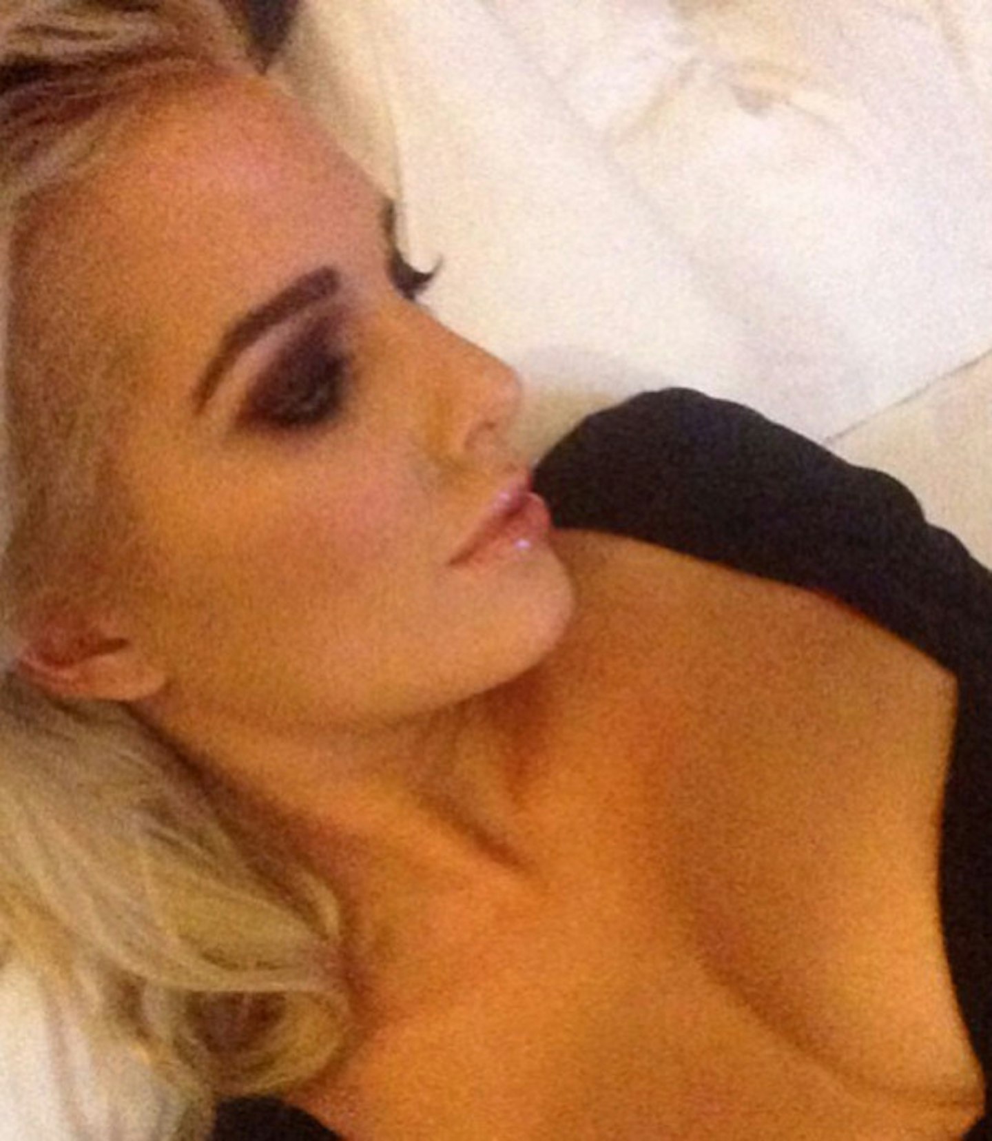 Helen-Flanagan-black-top-selfie