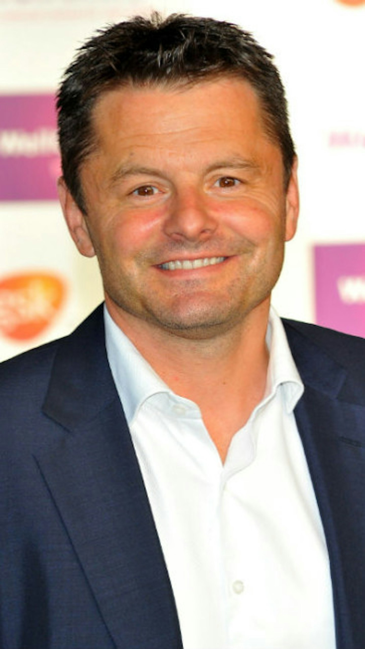 Chris Hollins 7 700x700