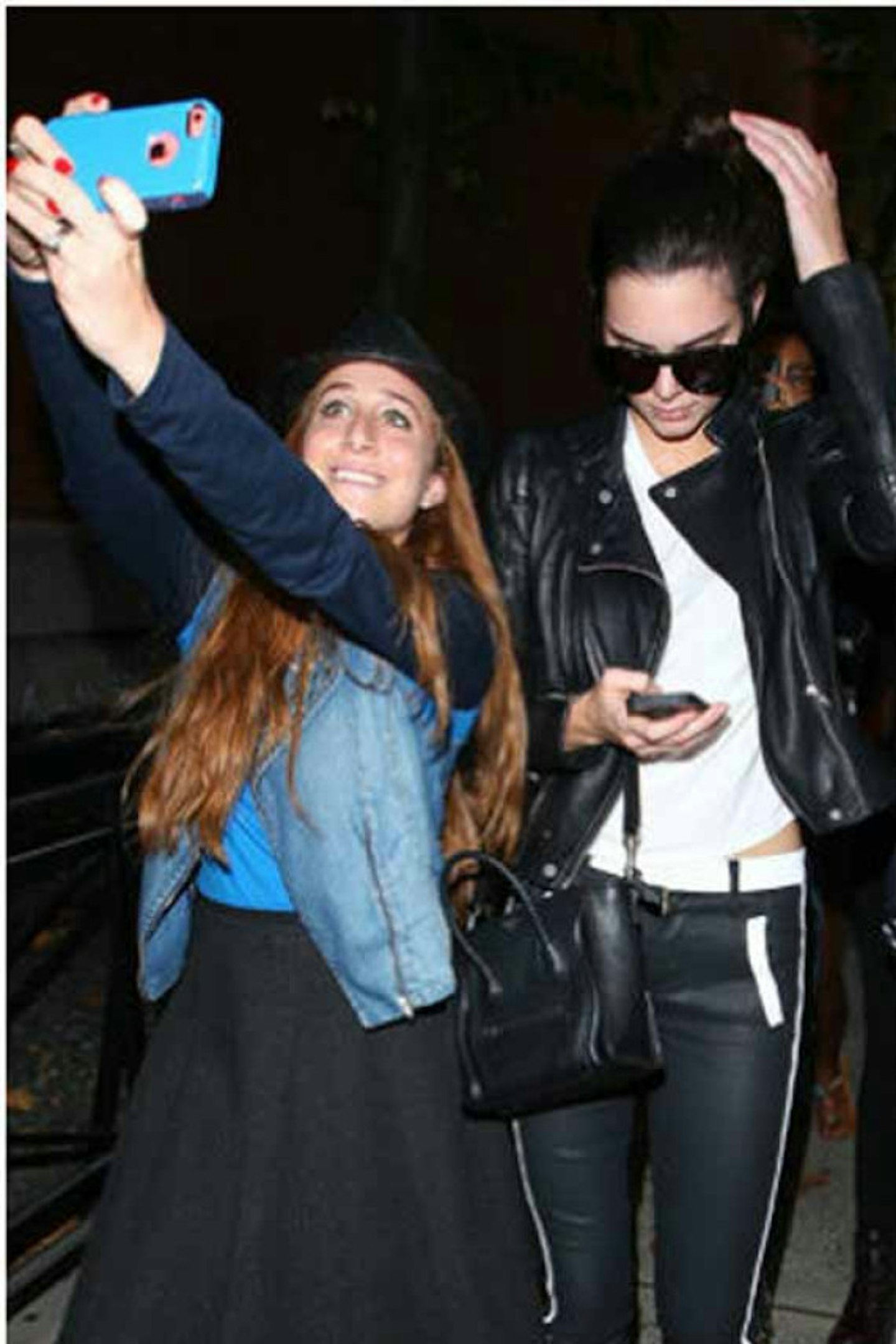 GALLERY>> Stars being selfie bombed