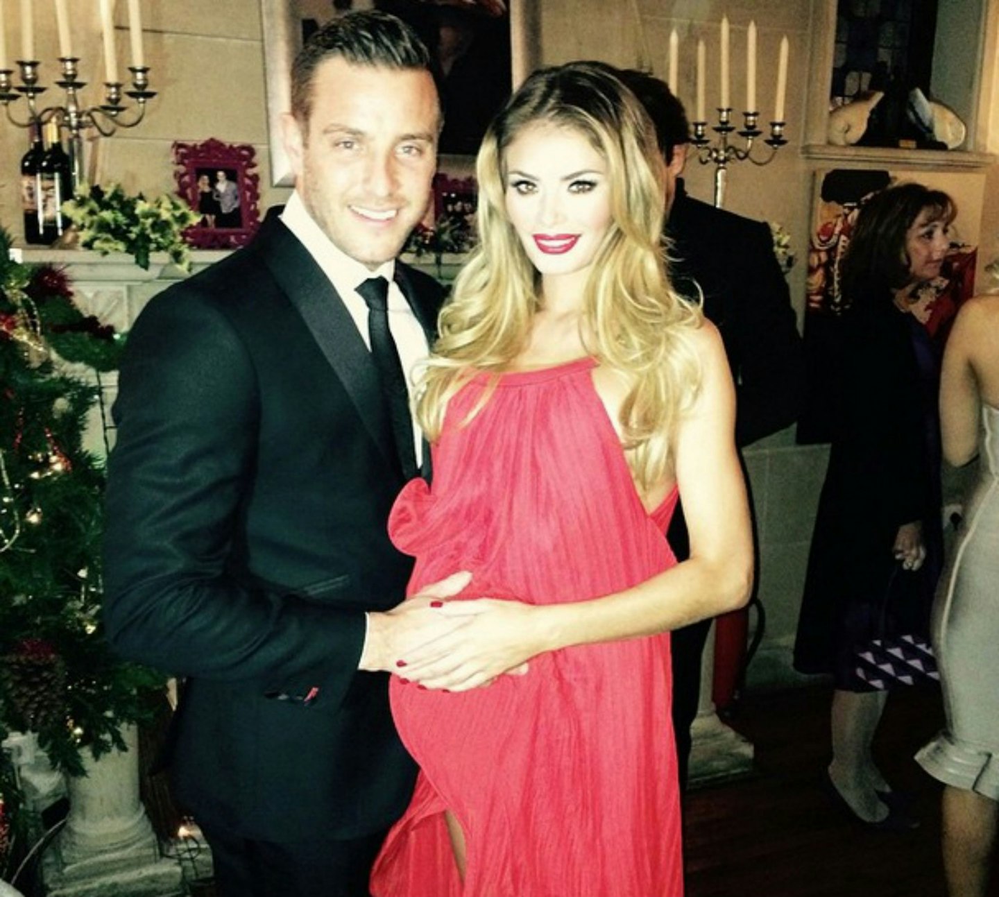 Did Elliott put a baby in there? No, apparently not