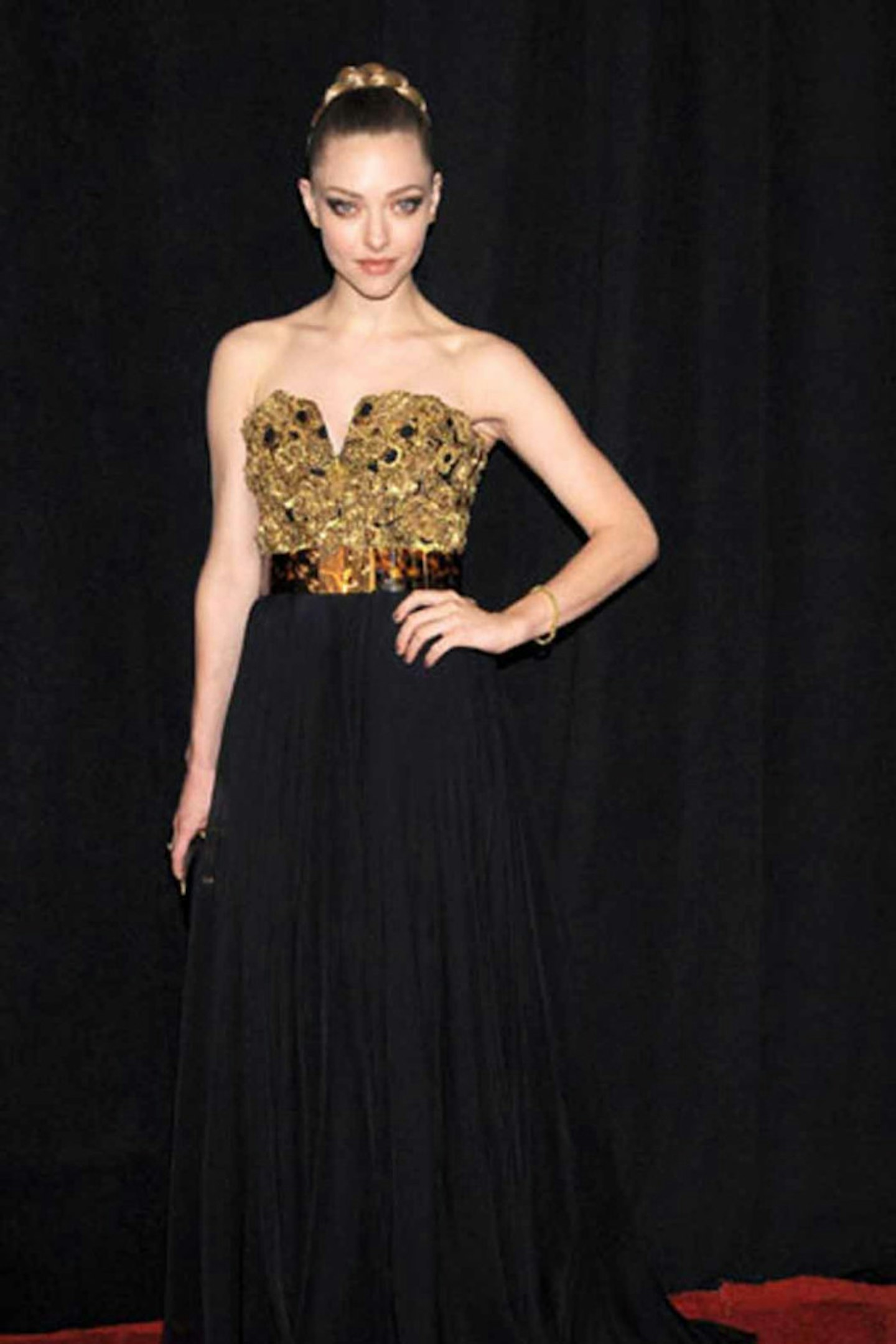 Amanda Seyfried alexander mcqueen style 2012 gold black dress