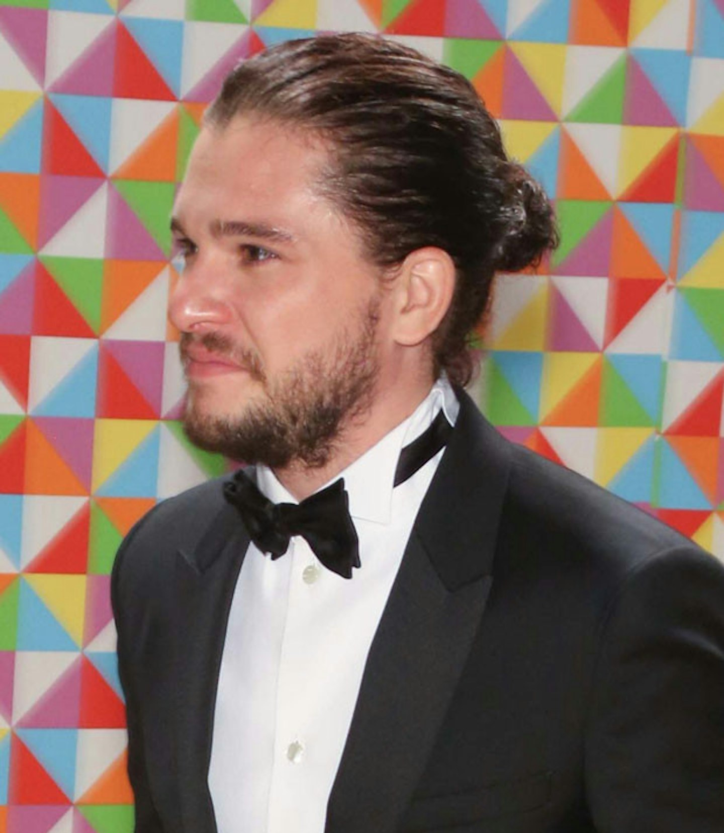 kit-harington-man-bun
