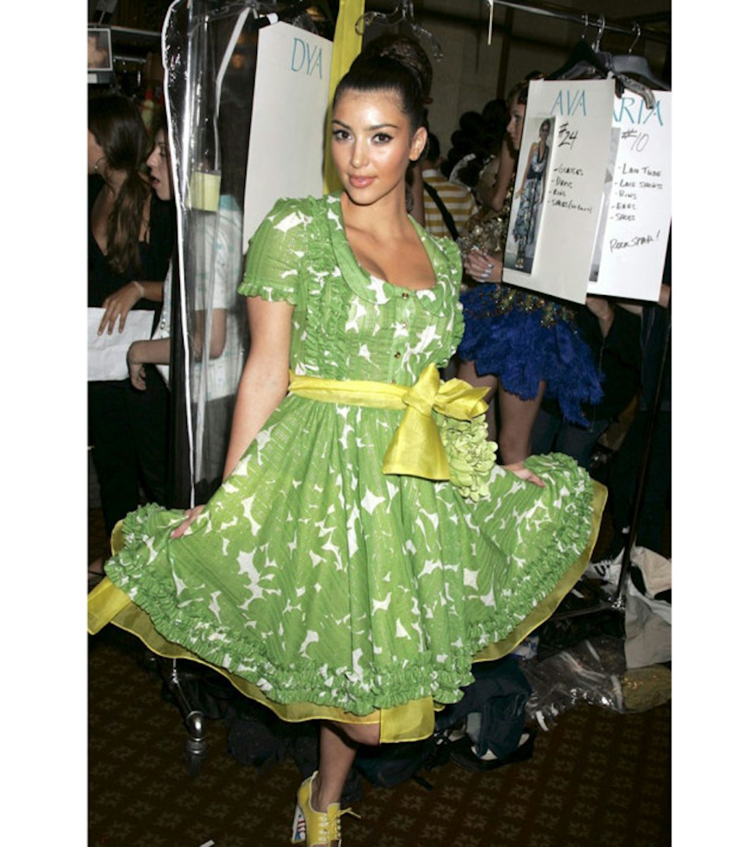 kim-kardashian-fashion-disaster-green-peter-pan-dress-yellow-belt