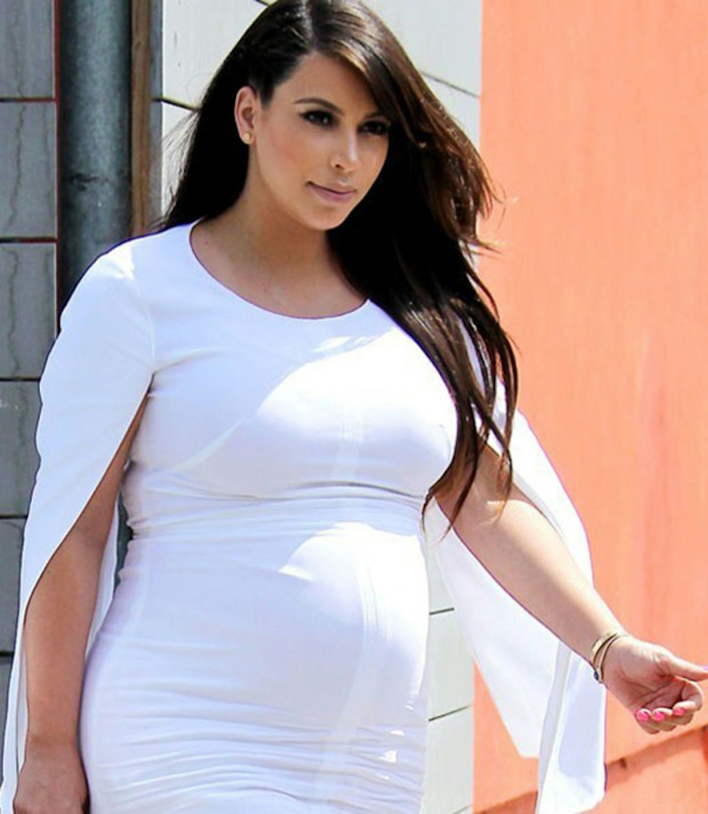 kim-kardashian-pregnant-white-dress