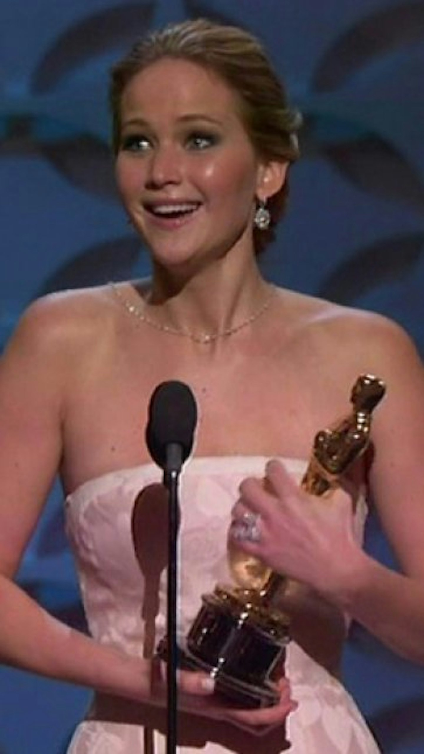Jennifer fell on the way up to the podium at last year's Oscars.