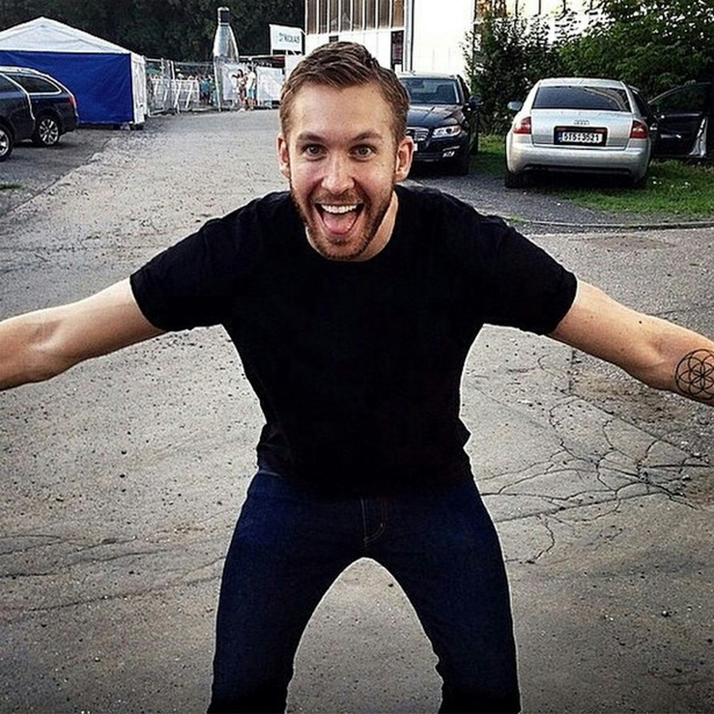 Calvin Harris having it large... in a car park