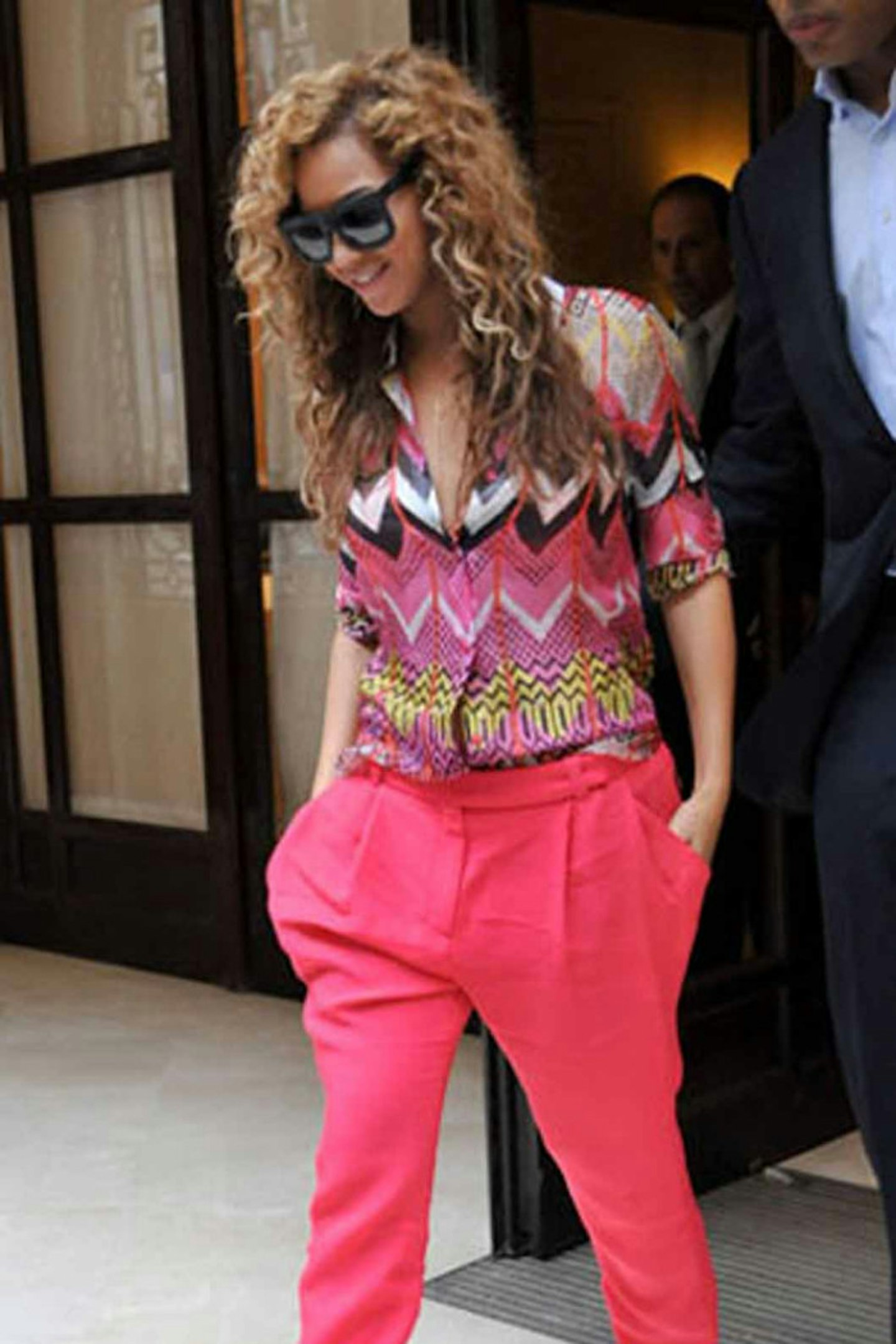 Beyonce style carven pink trousers print shirt