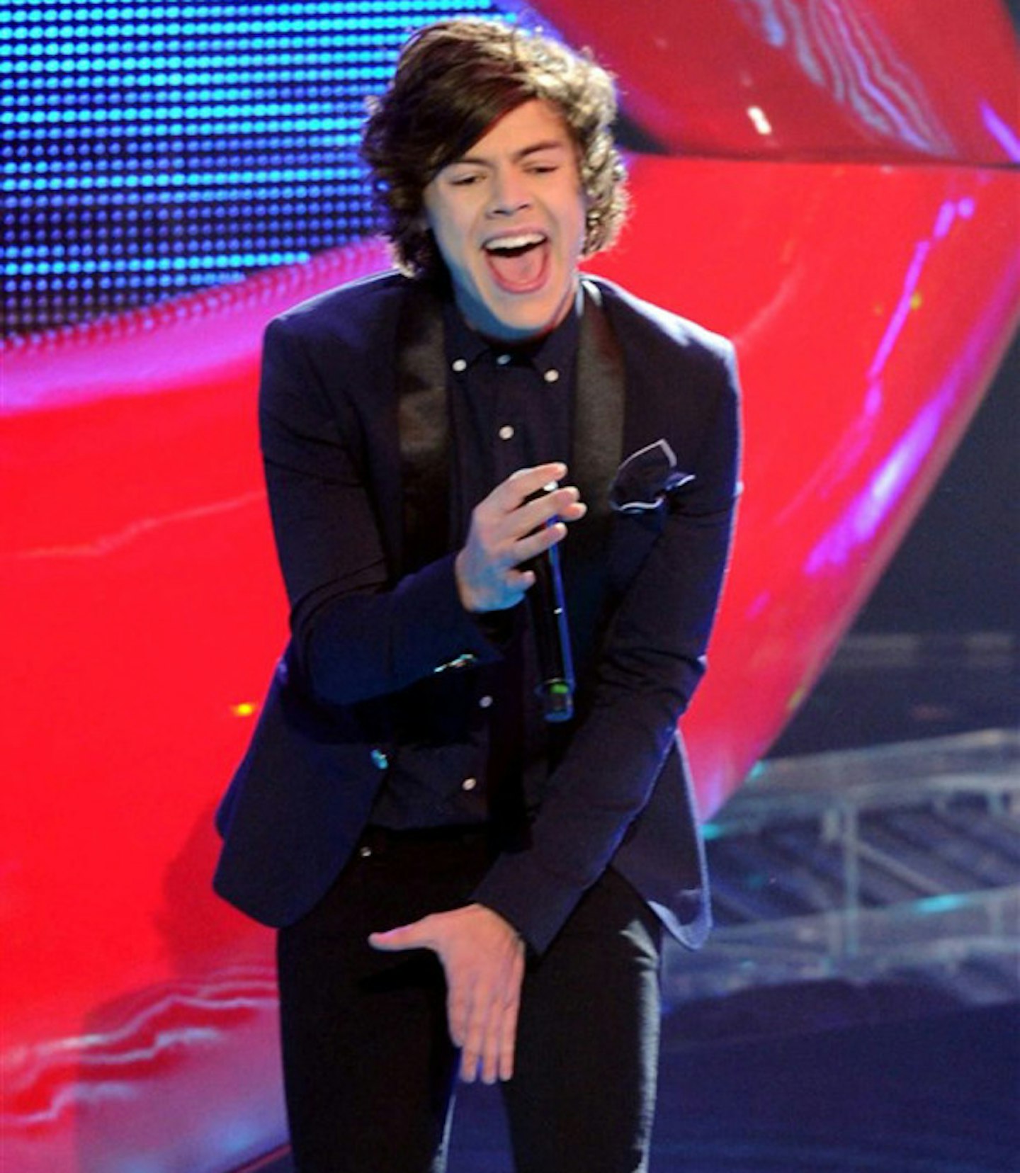 harry-styles-sex-face-crotch-grab