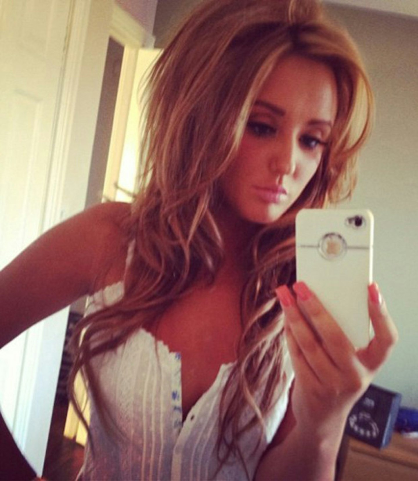 charlotte-crosby-cleavage-geordie-shore