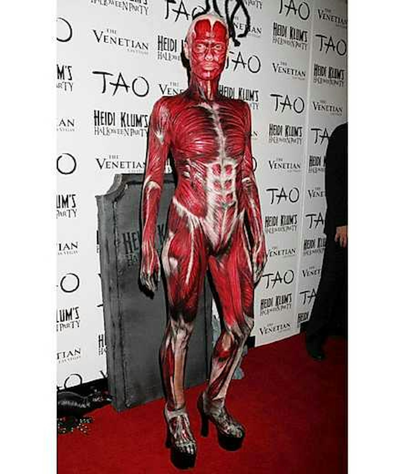 Heidi Klum as skinless body