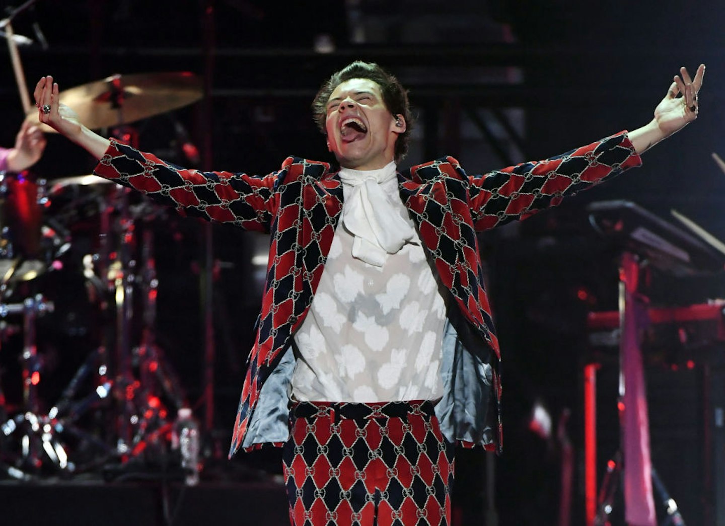 Oh, you’ve GOT to see Harry Styles’ on-stage slip - heat