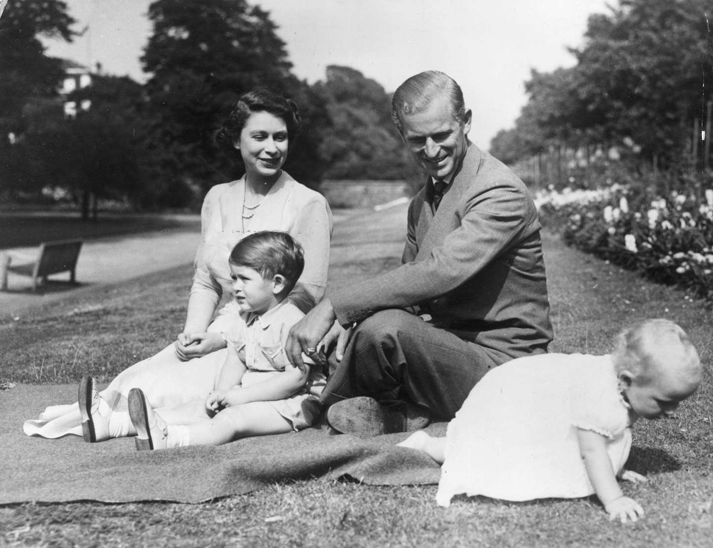 queen elizabeth prince philip family portrait