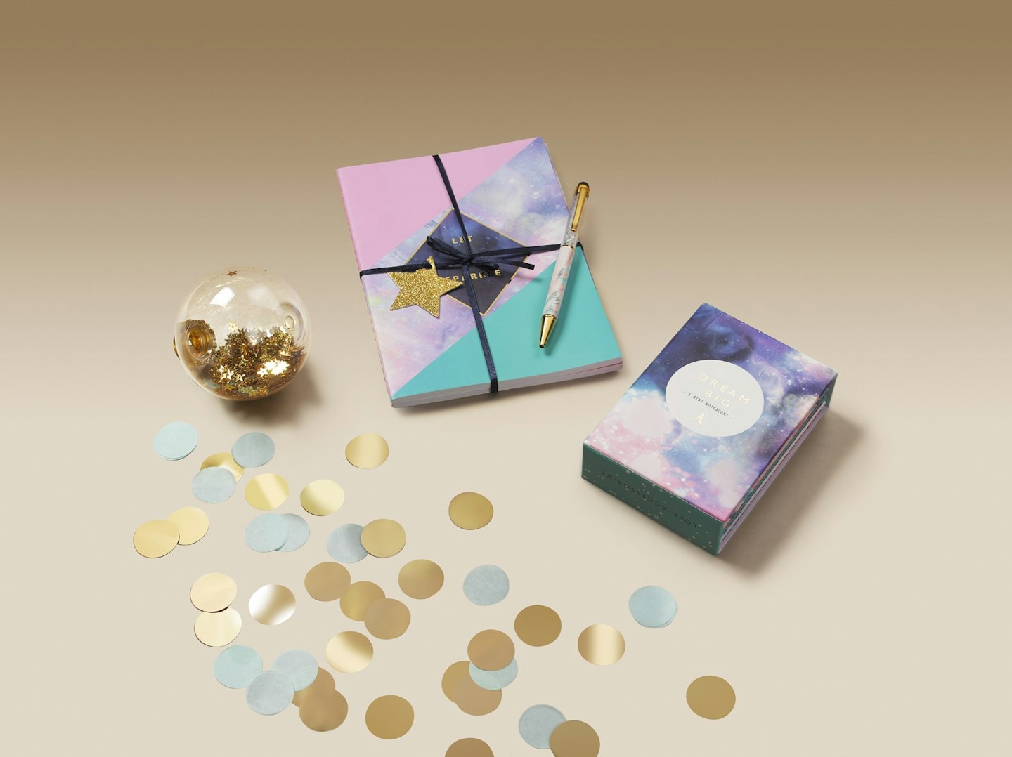 accessorize-stationary-christmas