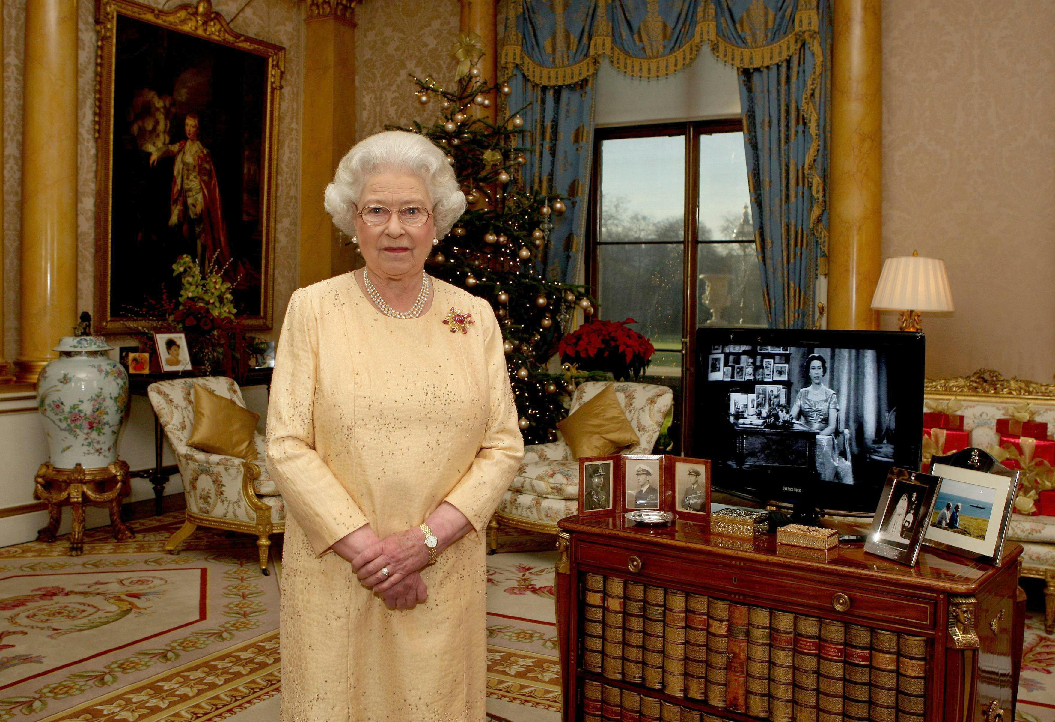 This Is How The Queen Spends Christmas channel_name
