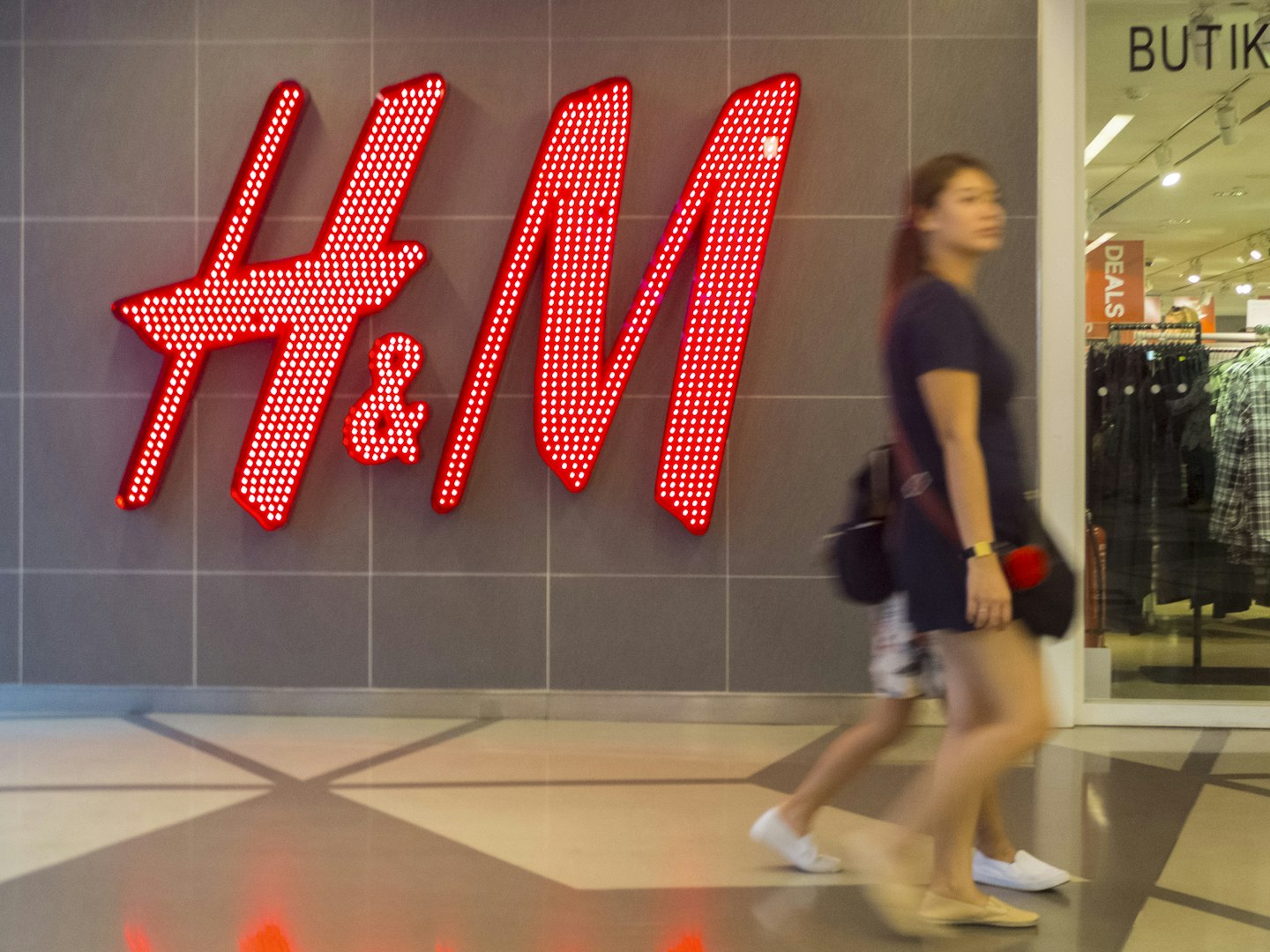 H&M Apologizes for 'Monkey' Image Featuring Black Child - The New York Times