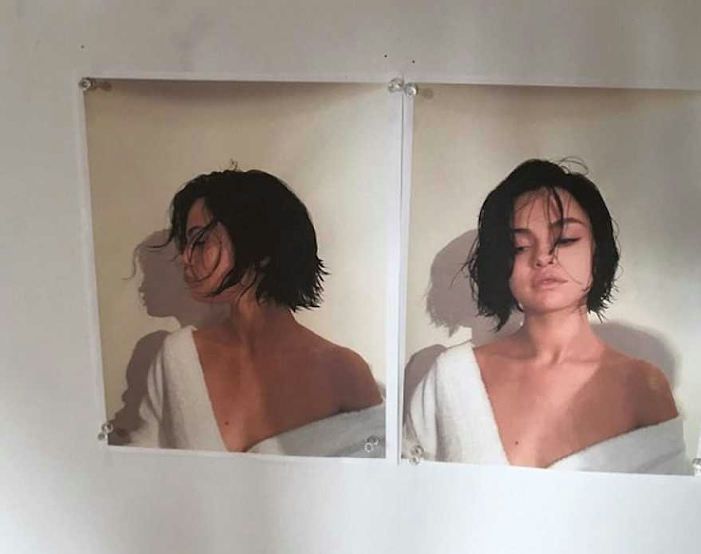 Selena with a short bob