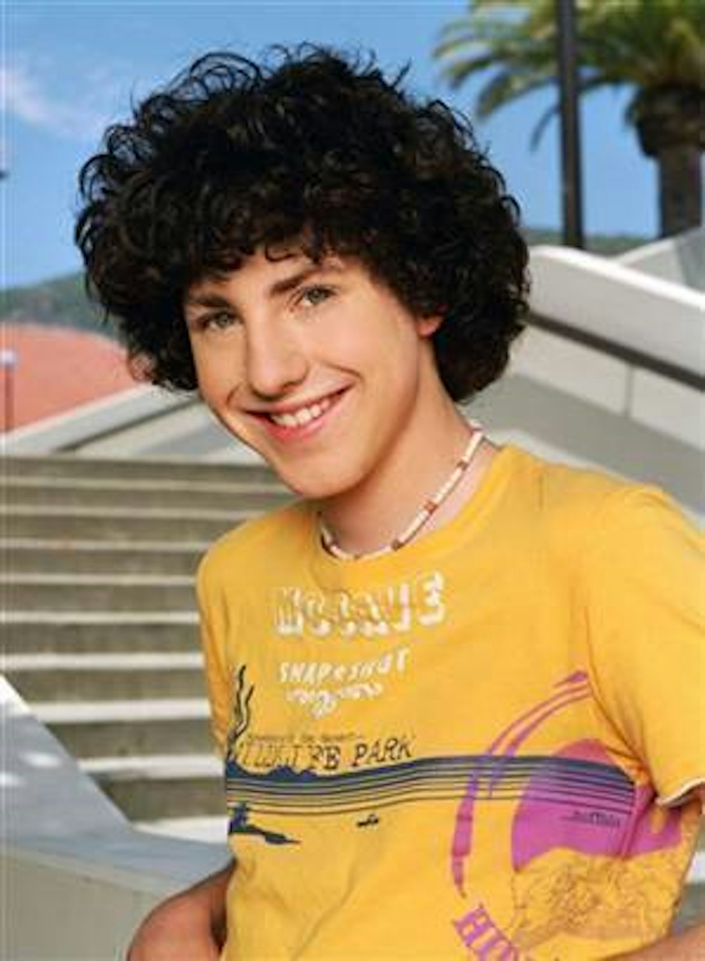 Sean Flynn (Chase Matthews) then