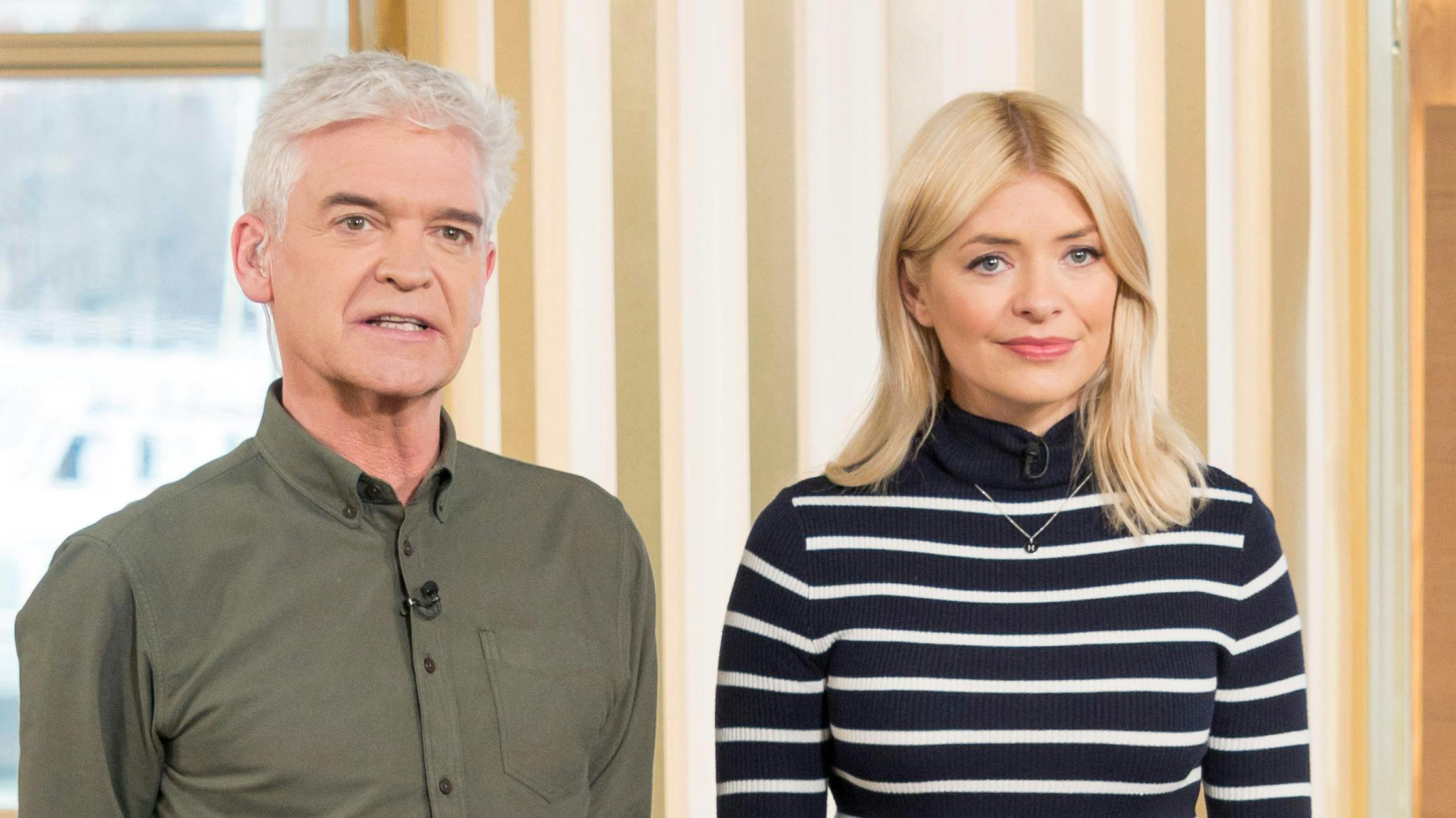 Holly Willoughby forced to change her This Morning oufit as TV