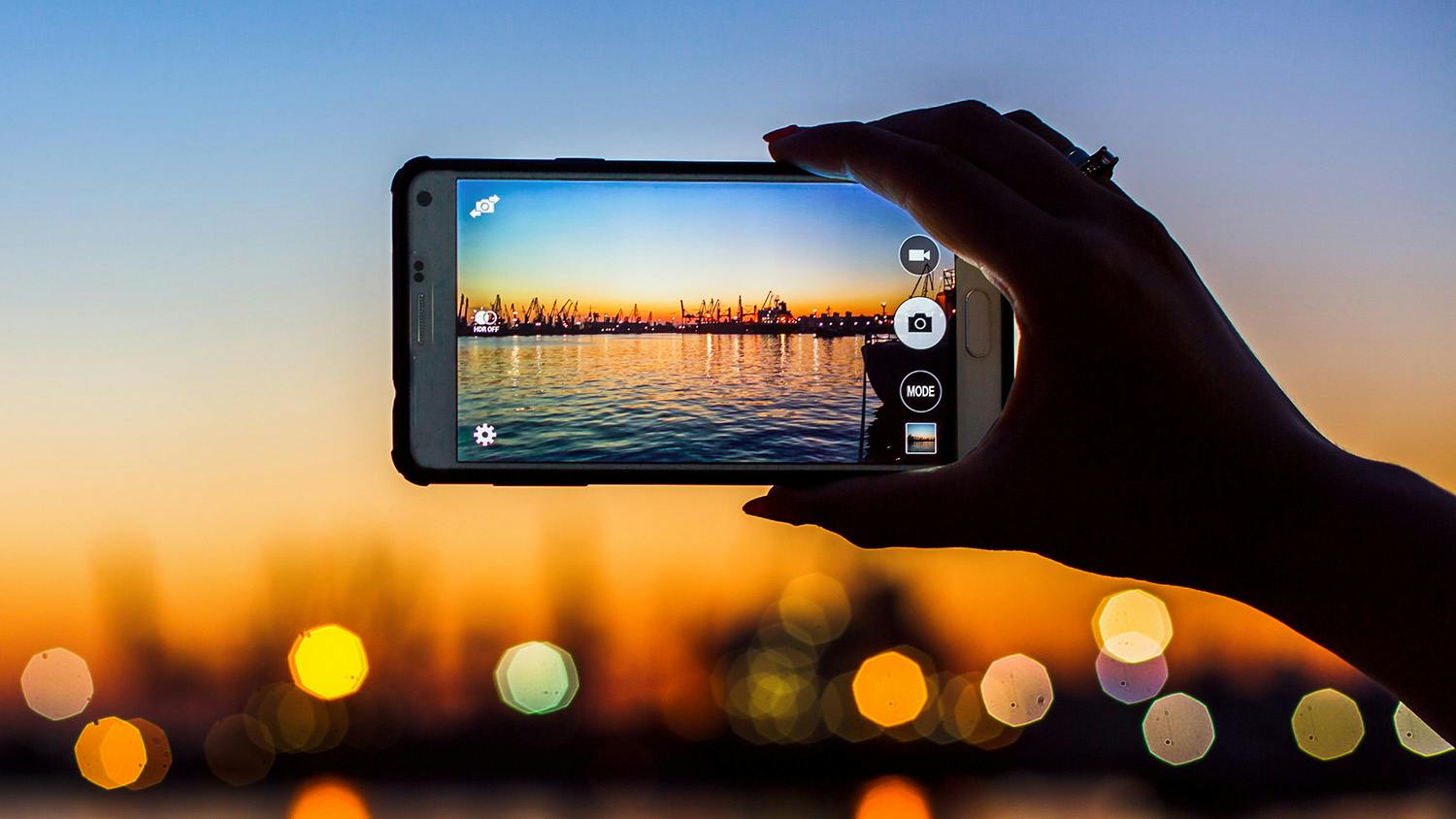 Study finds people are too obsessed with taking pictures to enjoy life