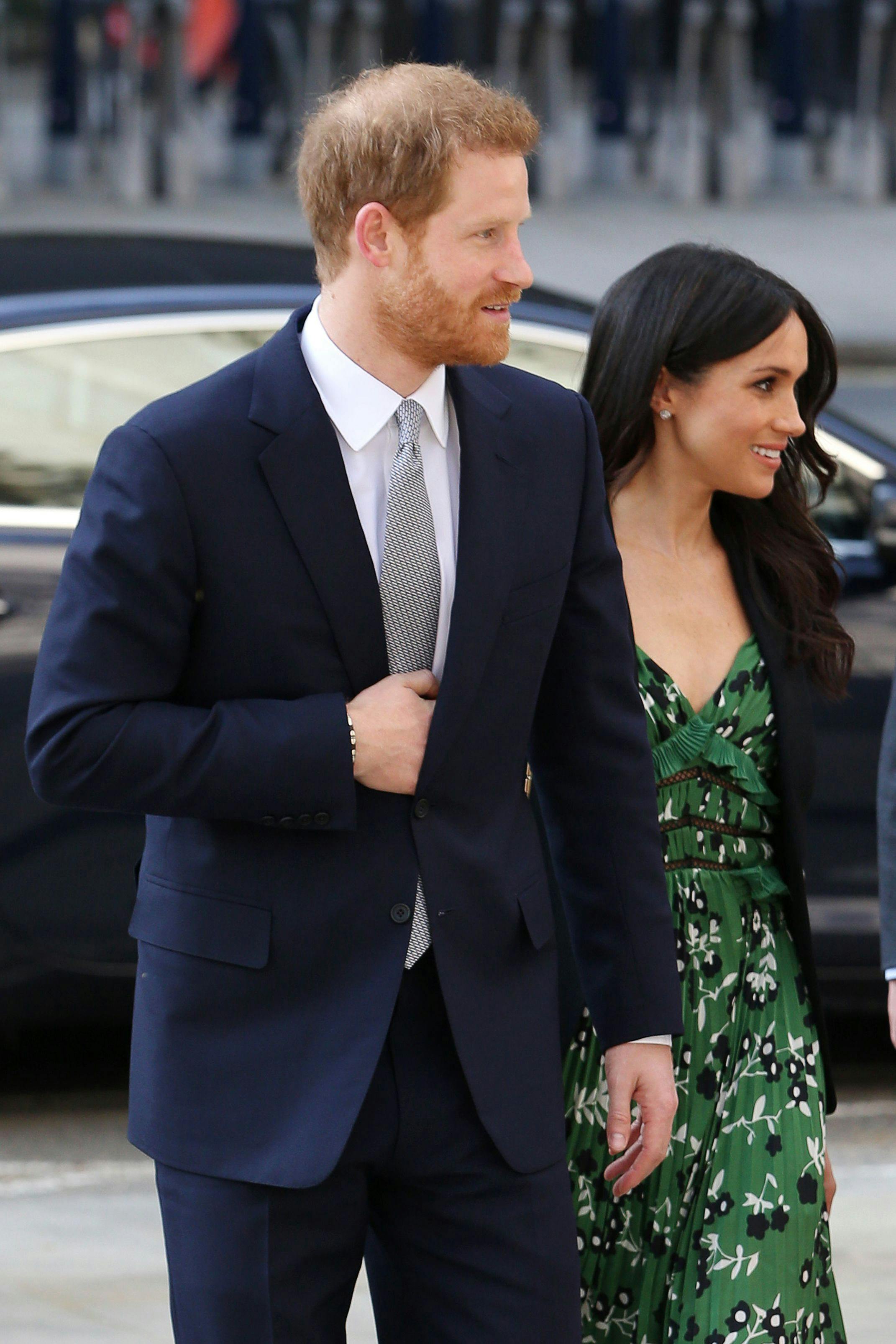 Meghan markle self portrait hotsell lace dress