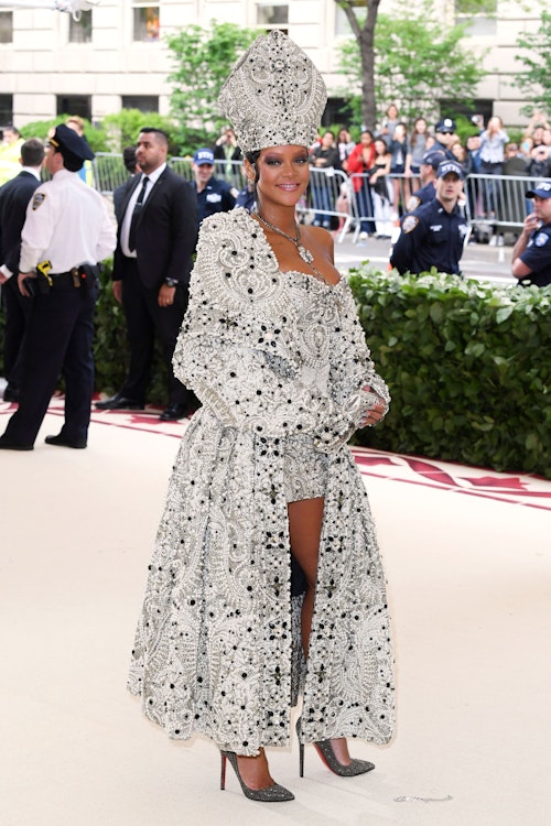 Rihanna Dressed As A Pope For The Met Gala, So Let The Memes Commence ...