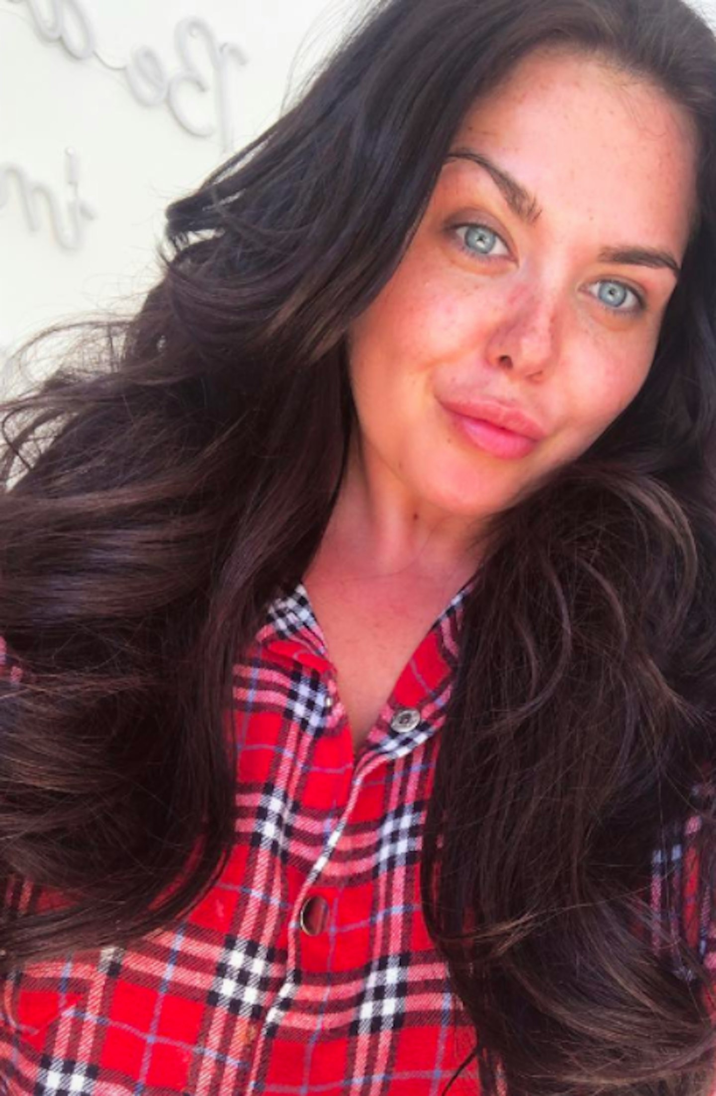 Scarlett Moffatt makeup free selfie