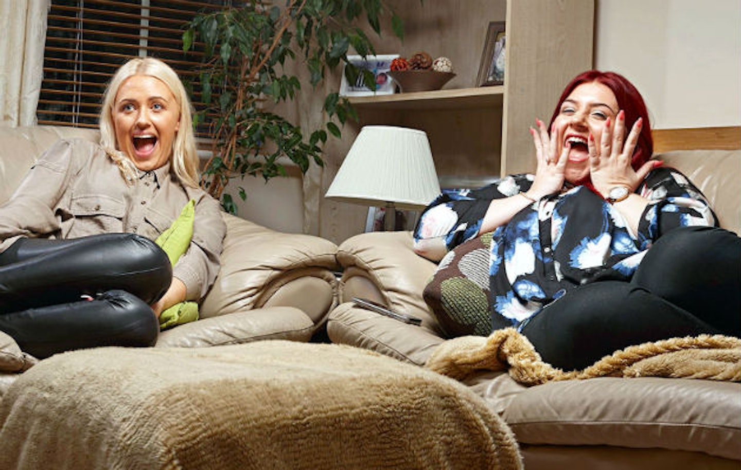 Gogglebox ellie and izzi warner