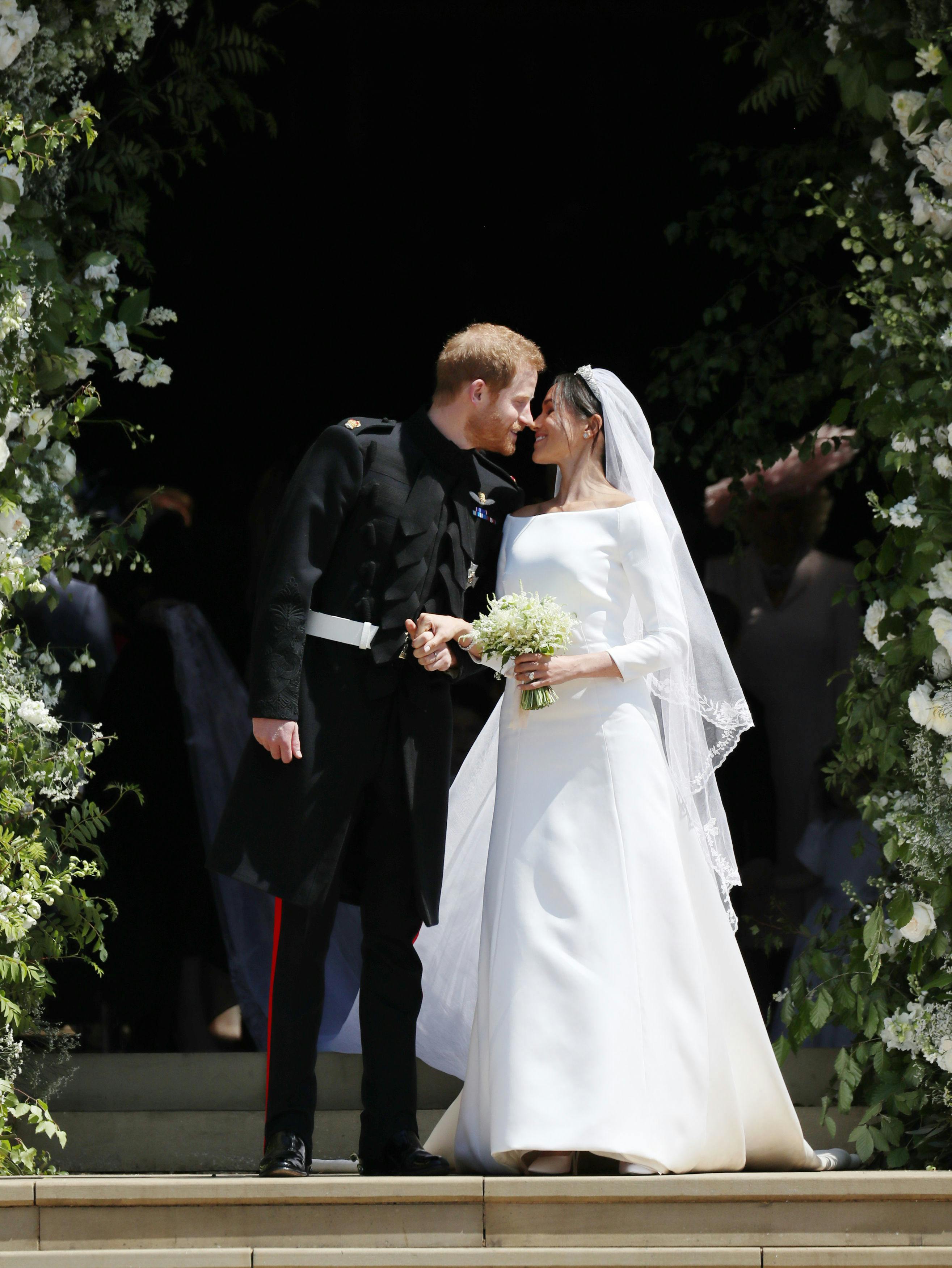 Clare Waight Keller Meghan Markle Look Alike Wedding Dress Markle