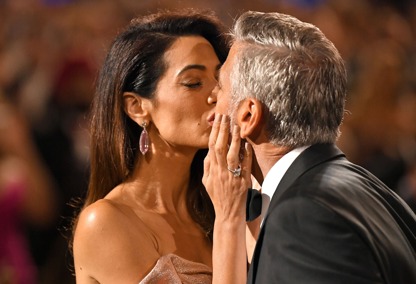 amal and george clooney kiss