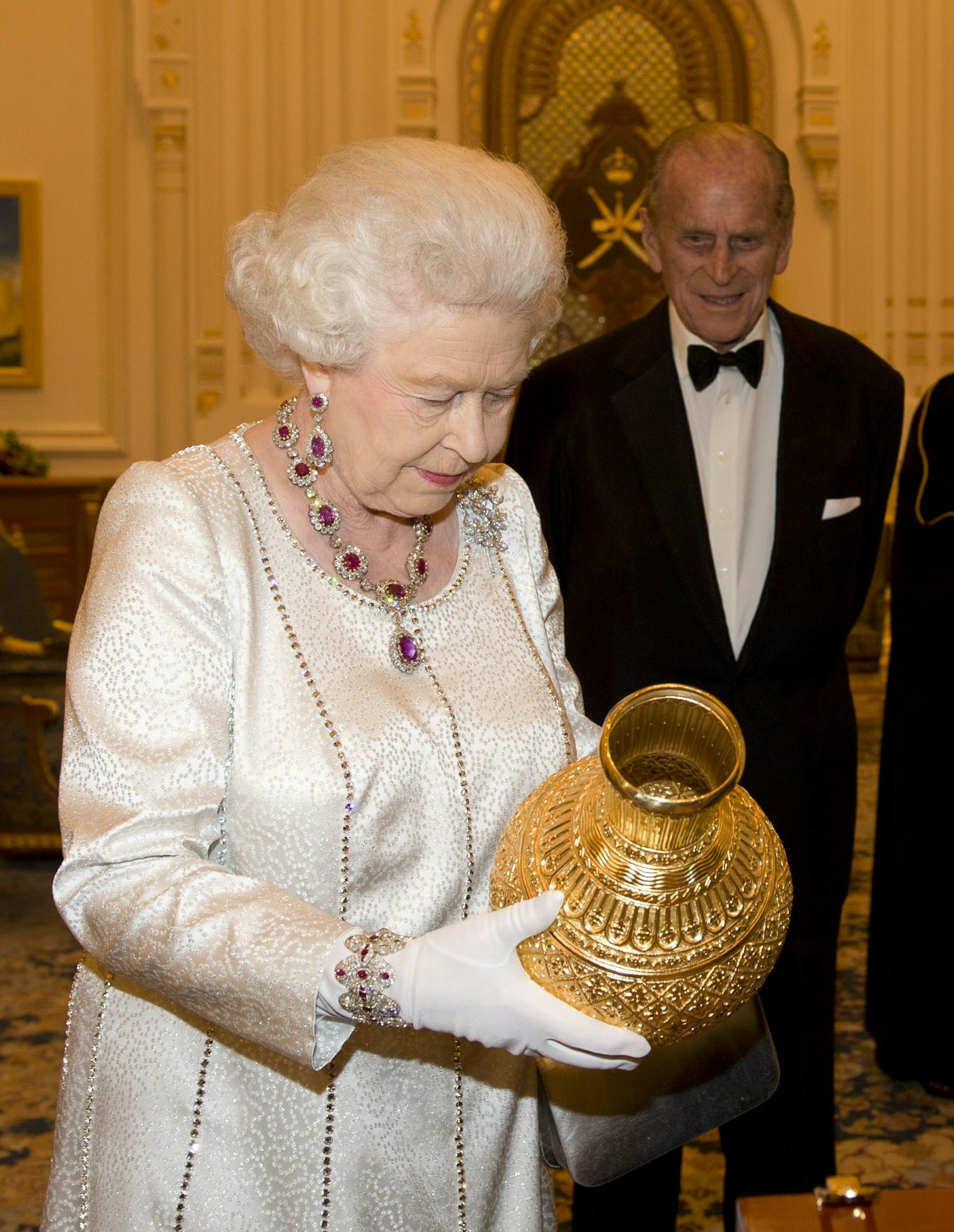 queen holding gift