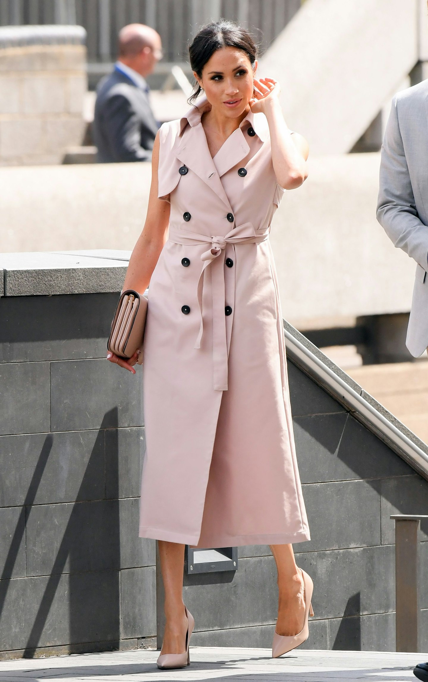 meghan markle pink trench coat