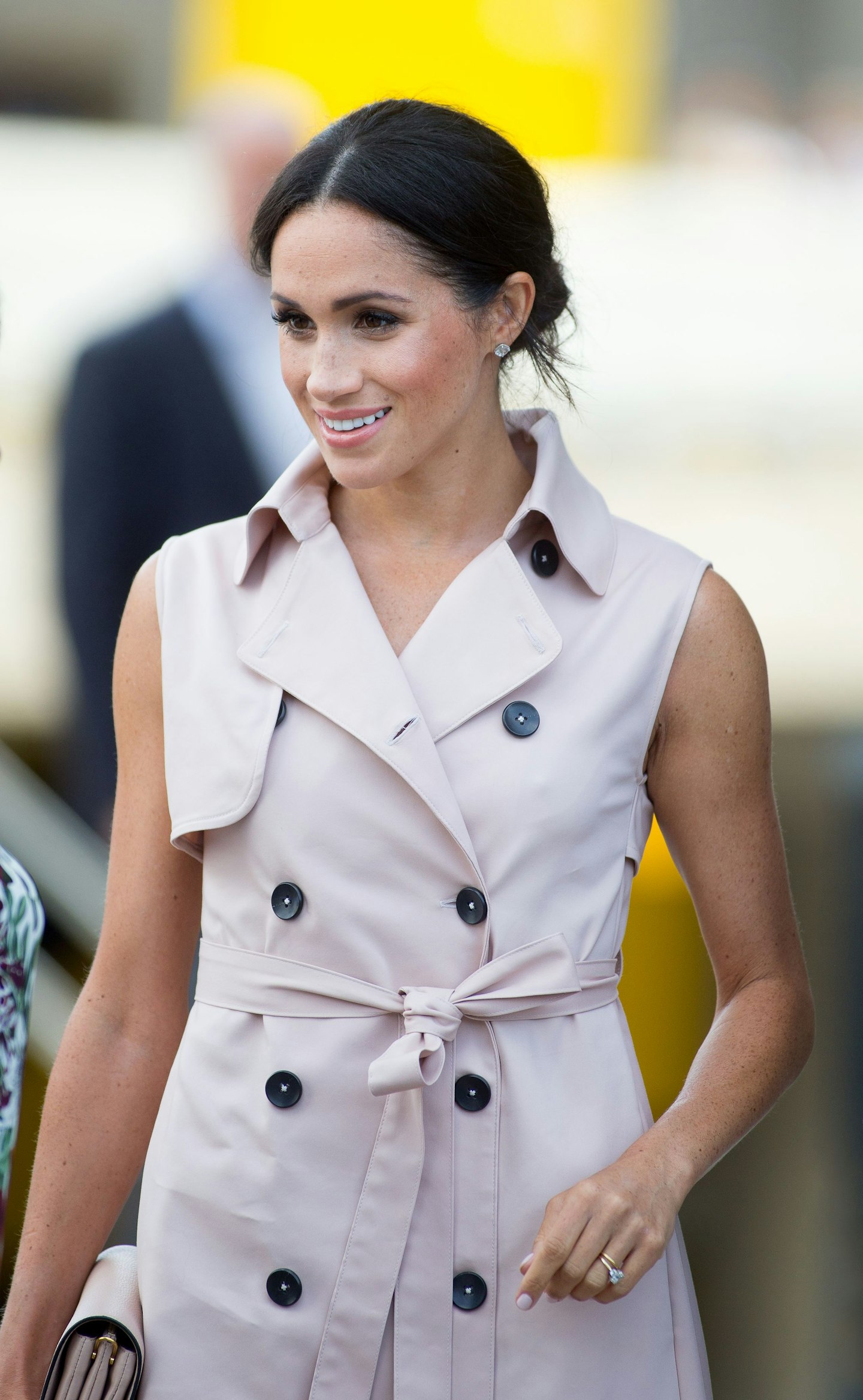 meghan markle pink trench coat
