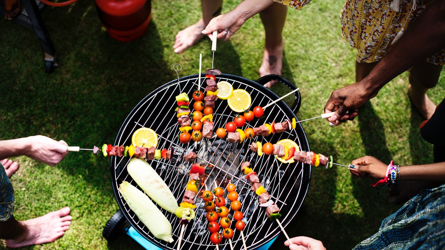 how to host barbecue