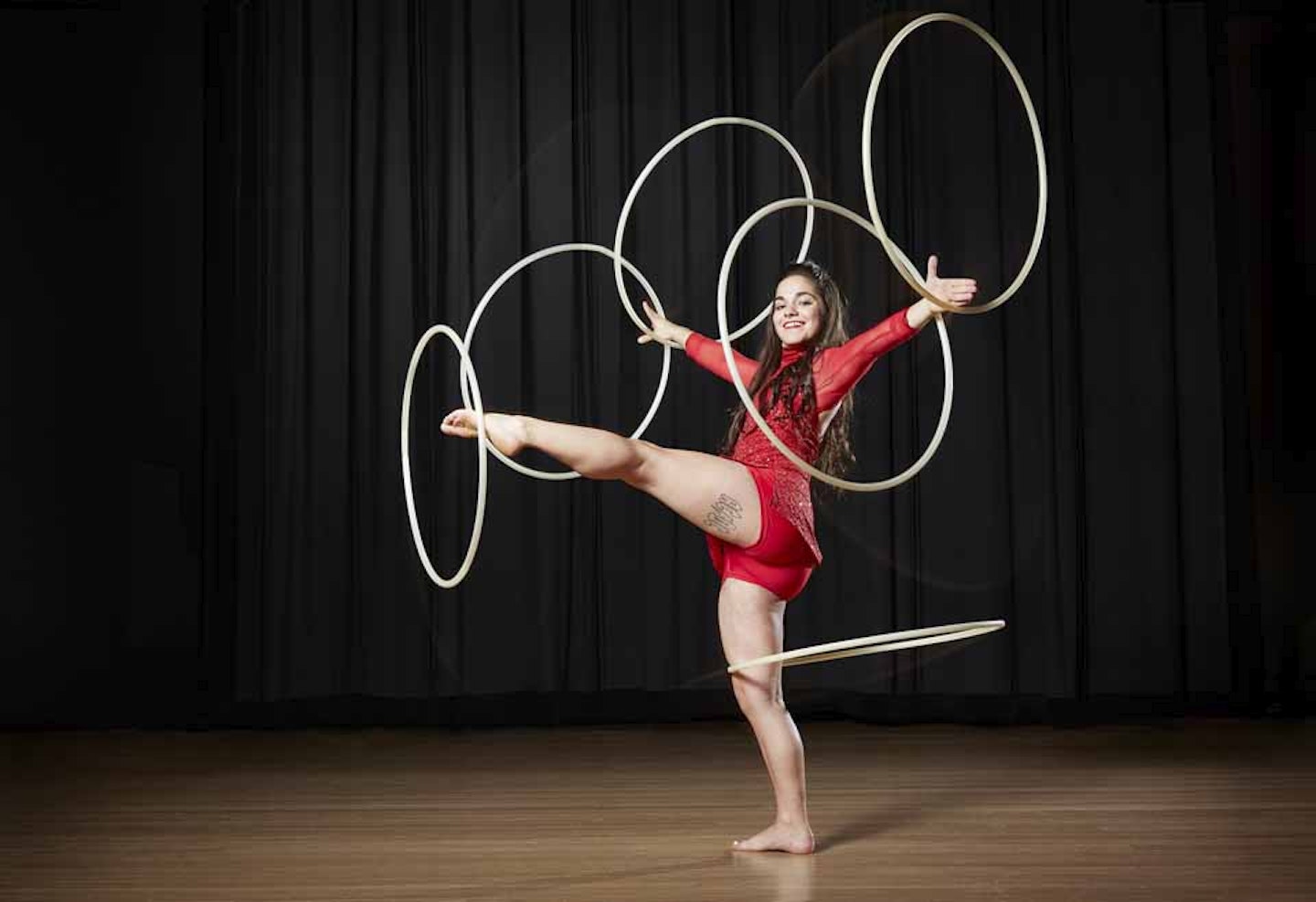 Longest duration performing a six hula hoop box split