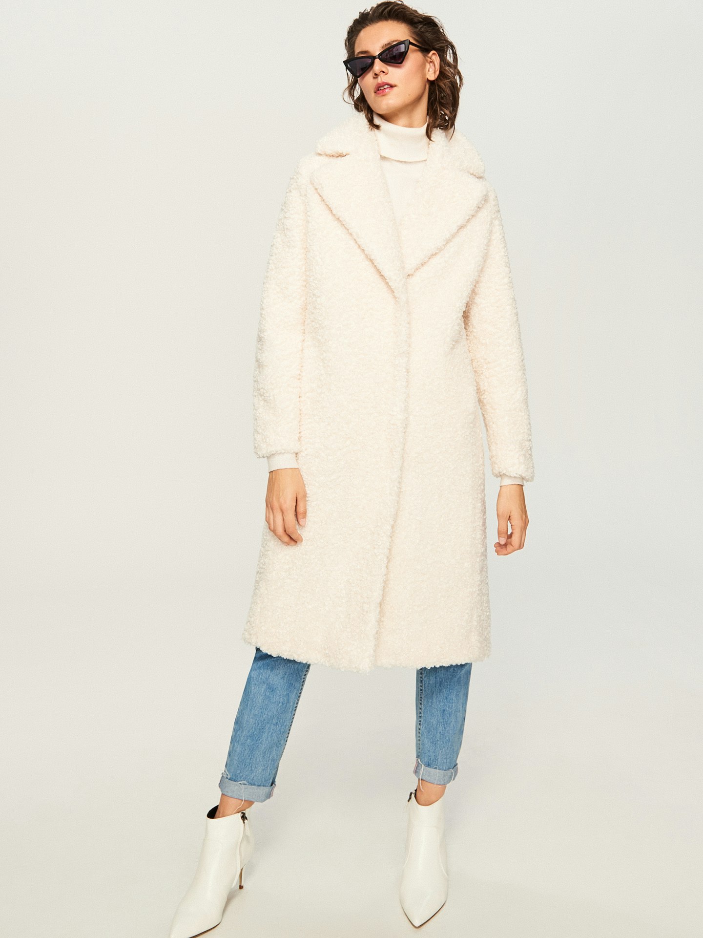 AW19 coats reserved fur white coat
