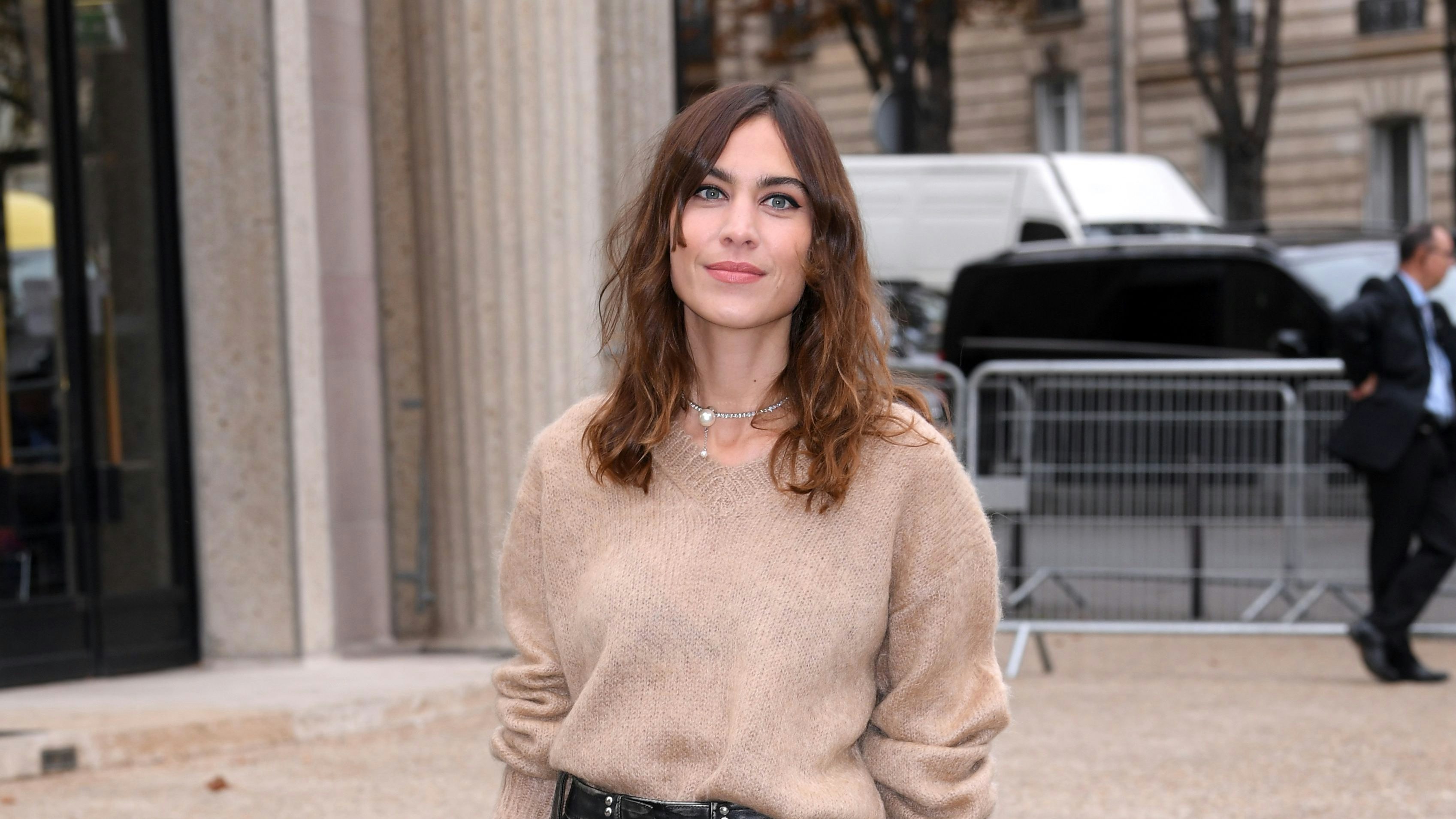 Alexa Chung Brings Back Our Favorite 2010 Trend | %%channel_name%%