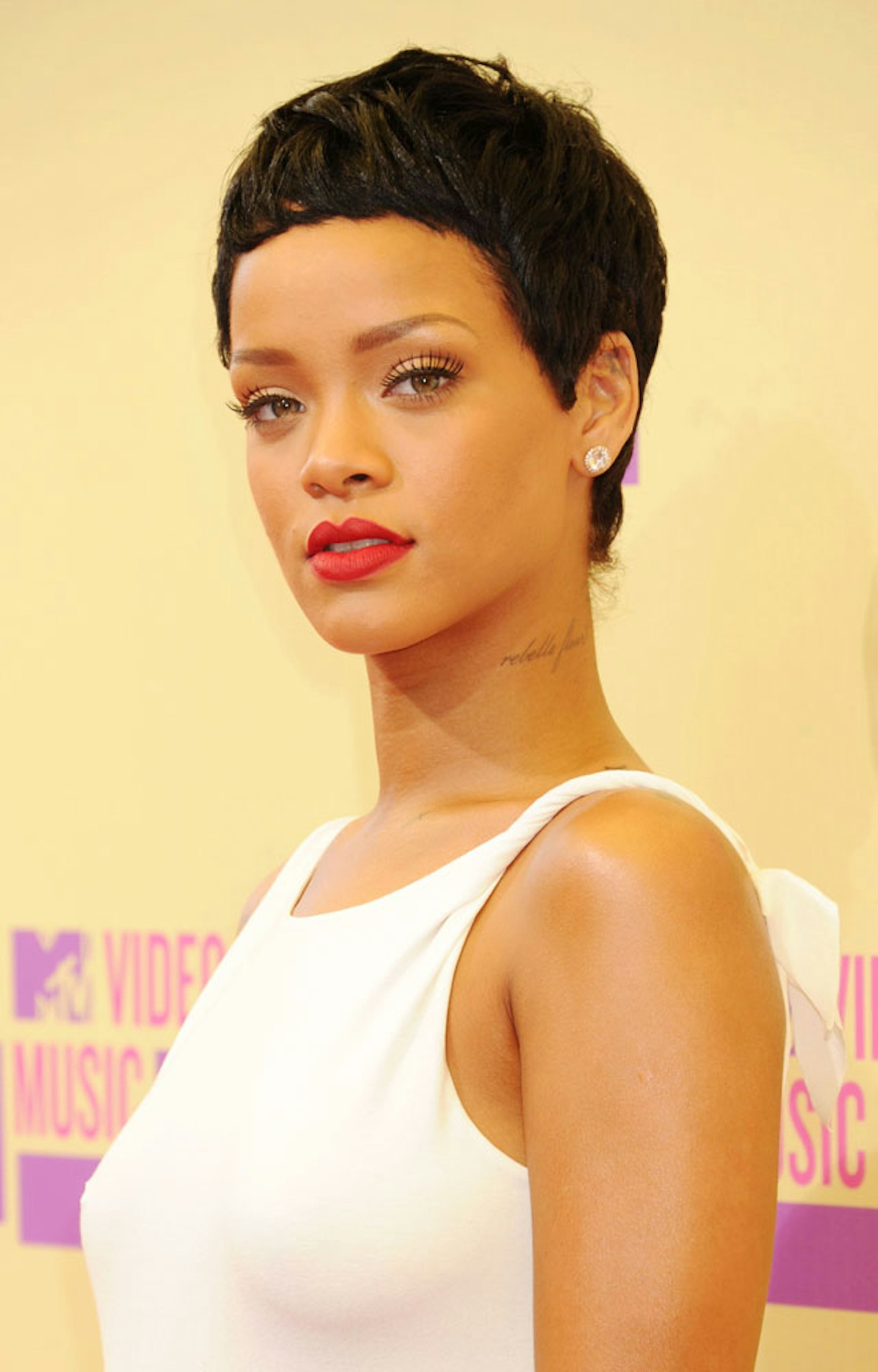 rihanna pixie crop hair