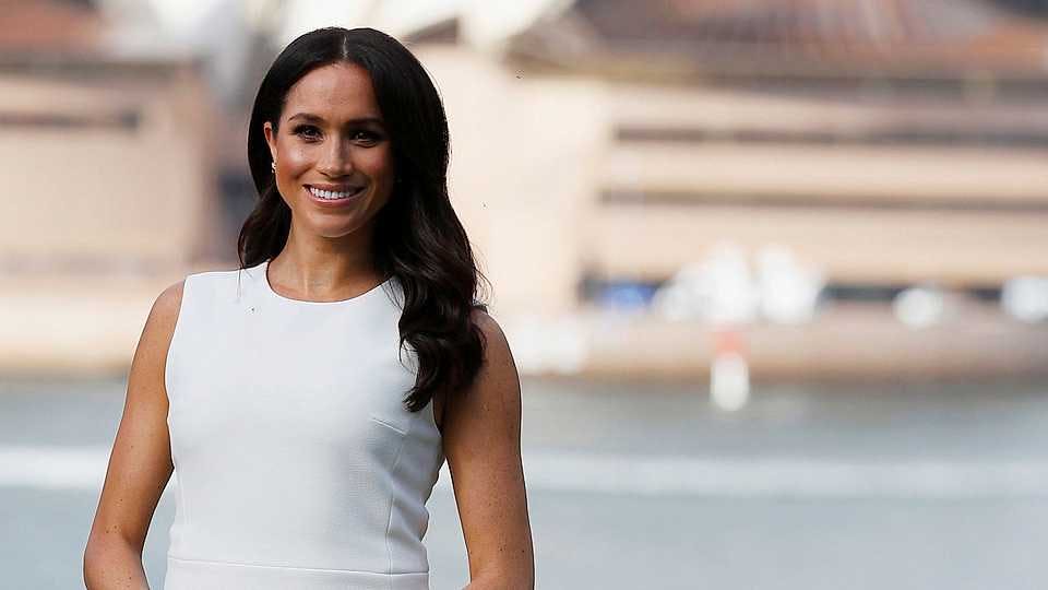 meghan dress designer Meghan Markles look last night at the Fifthteen Percent Pledge was an ode  to black fashion designer Zelda Wynn Valdes. Meghans look was custom made  by Harbison Studios. #meghanmarkle #meghansussex
