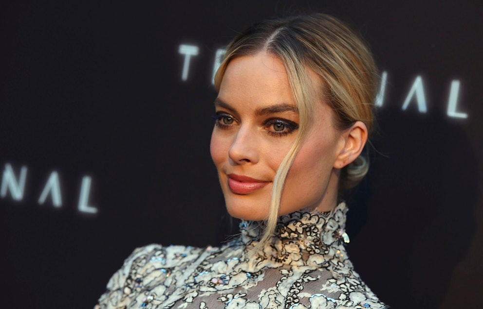 Margot Robbie Reveals Why Her Mary, Queen Of Scots Role Was 'Alienating ...