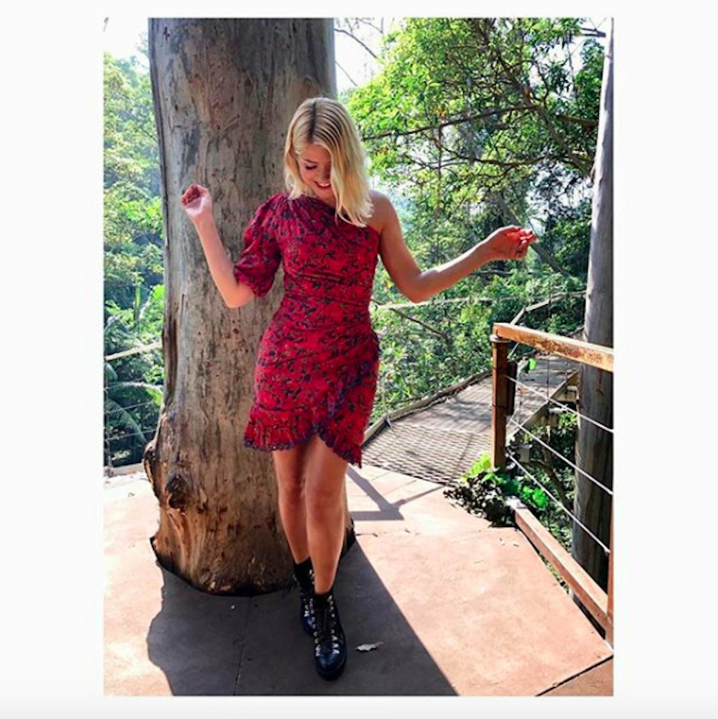 holly willoughby im a celeb outfit 1 december 2018